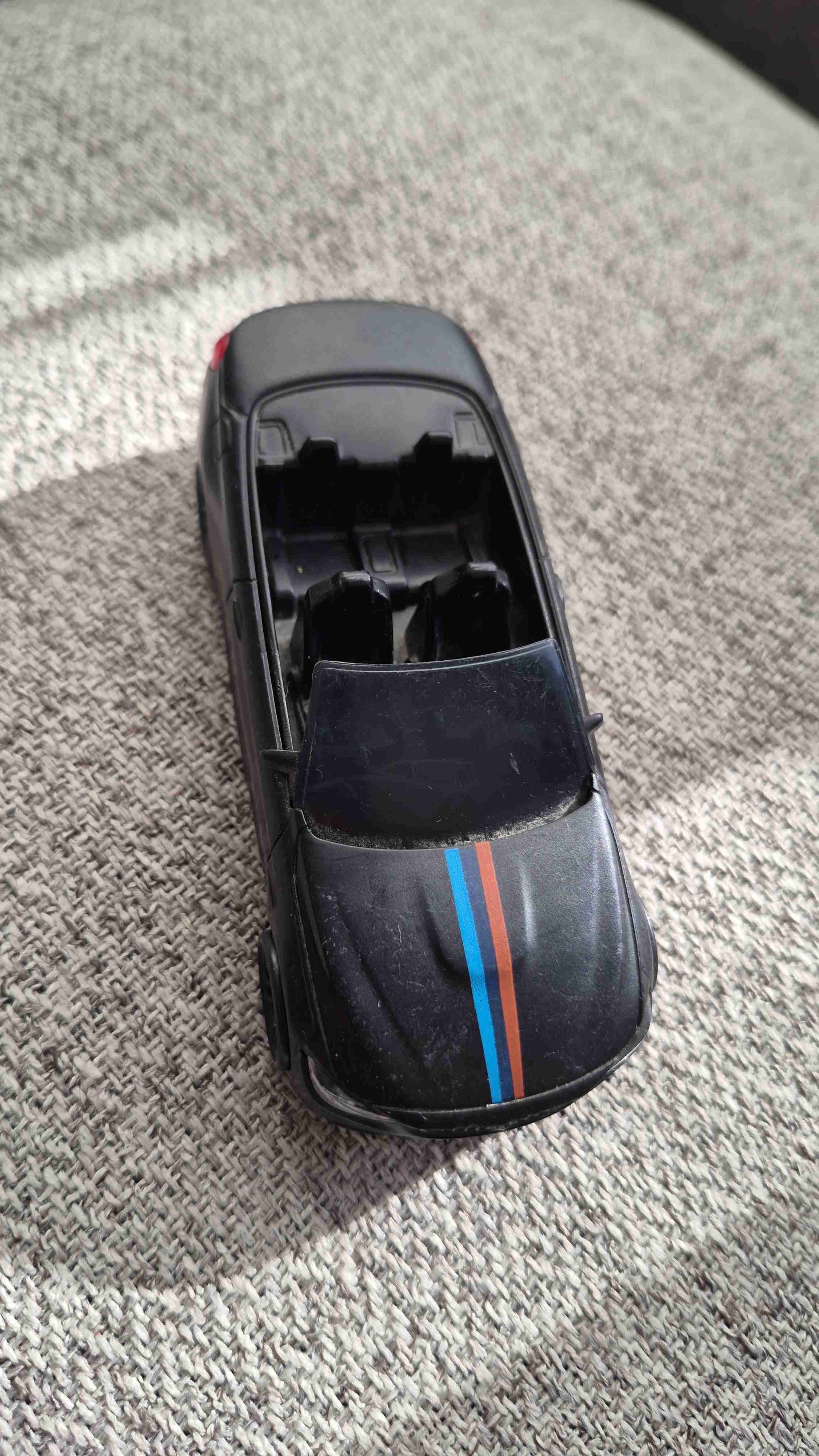 Auto a escala convertible negro - miniatura 2