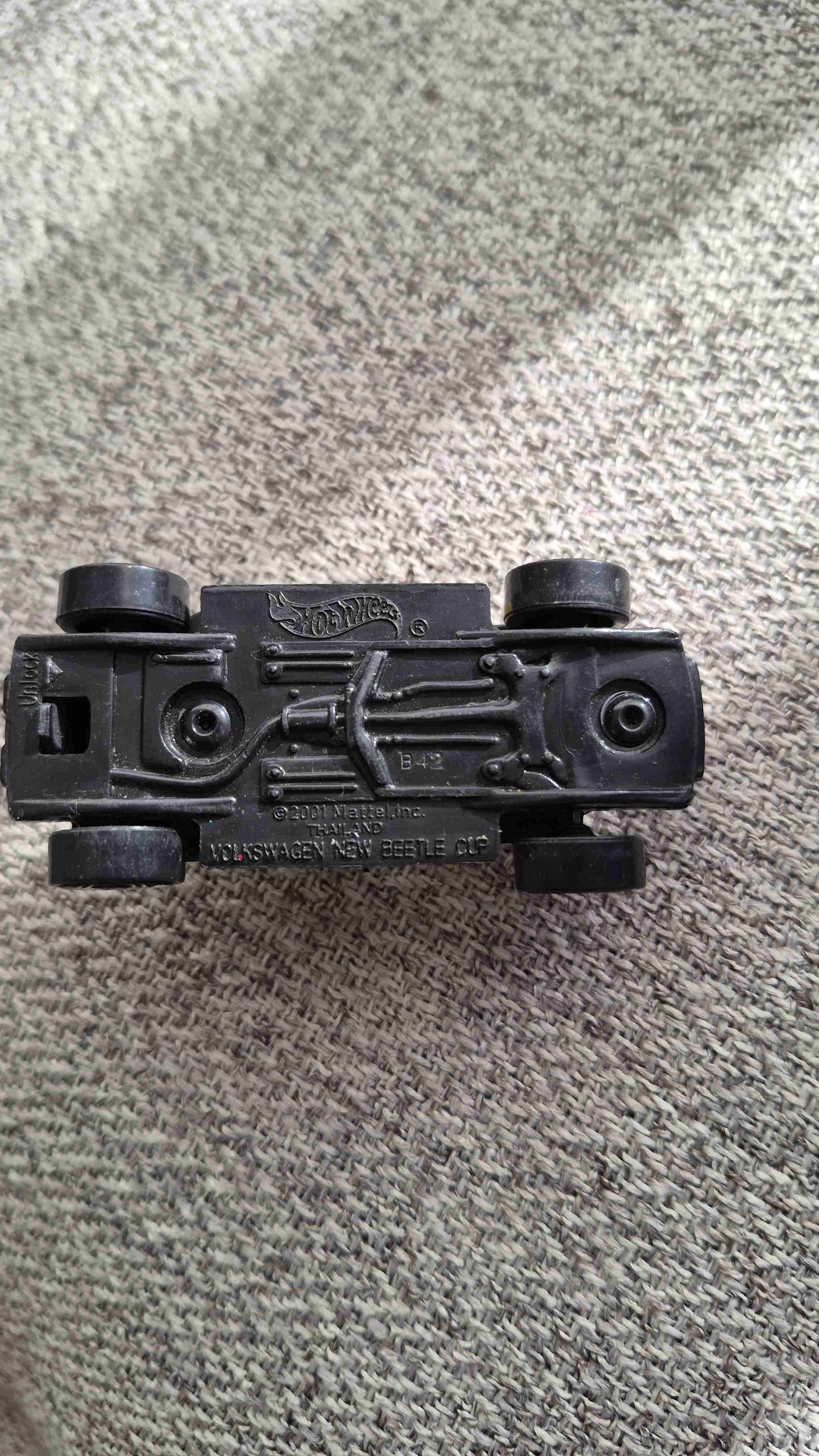 Auto de juguete modelo básico - miniatura 2