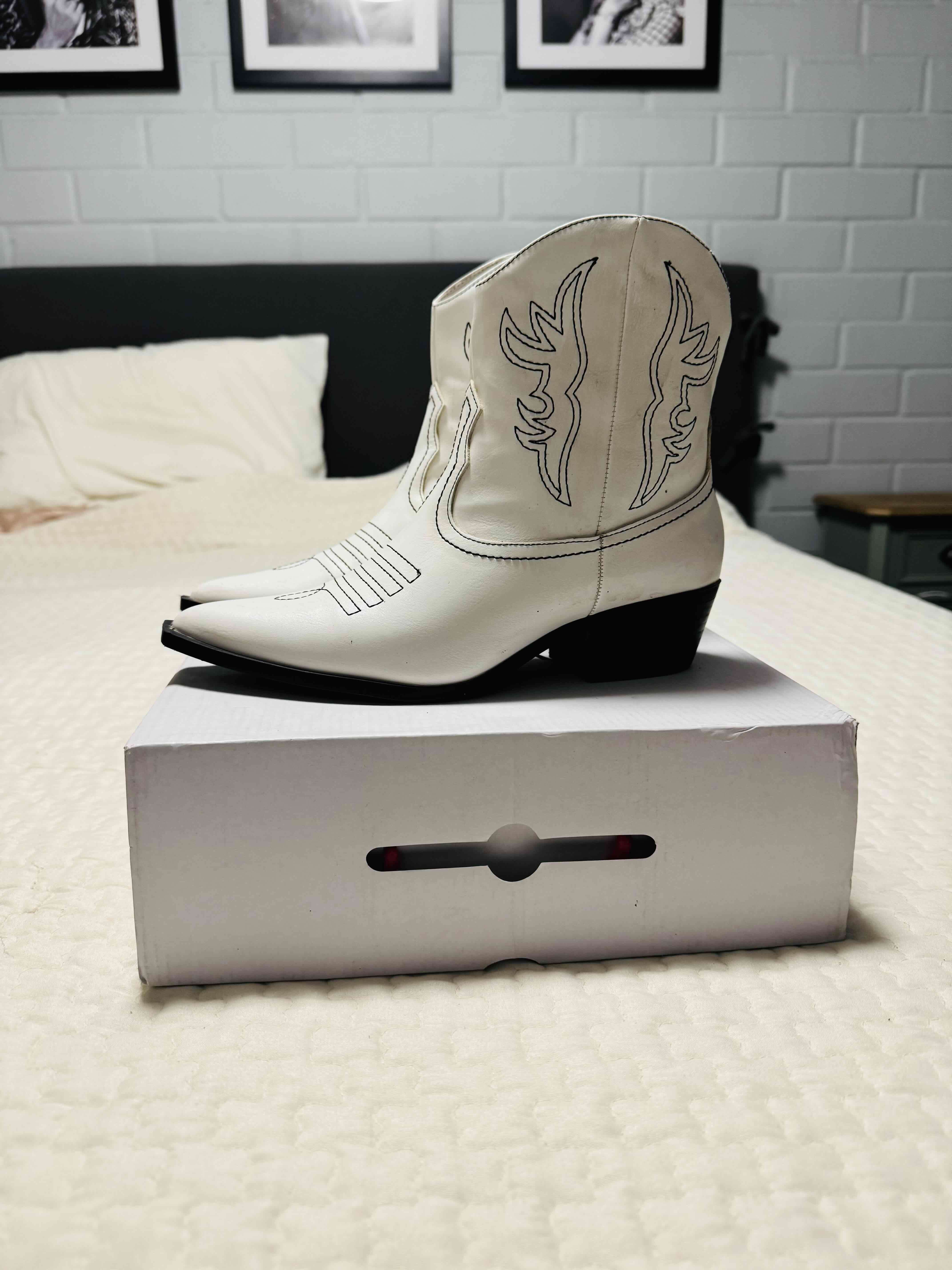 Botas vaqueras blancas - miniatura 2