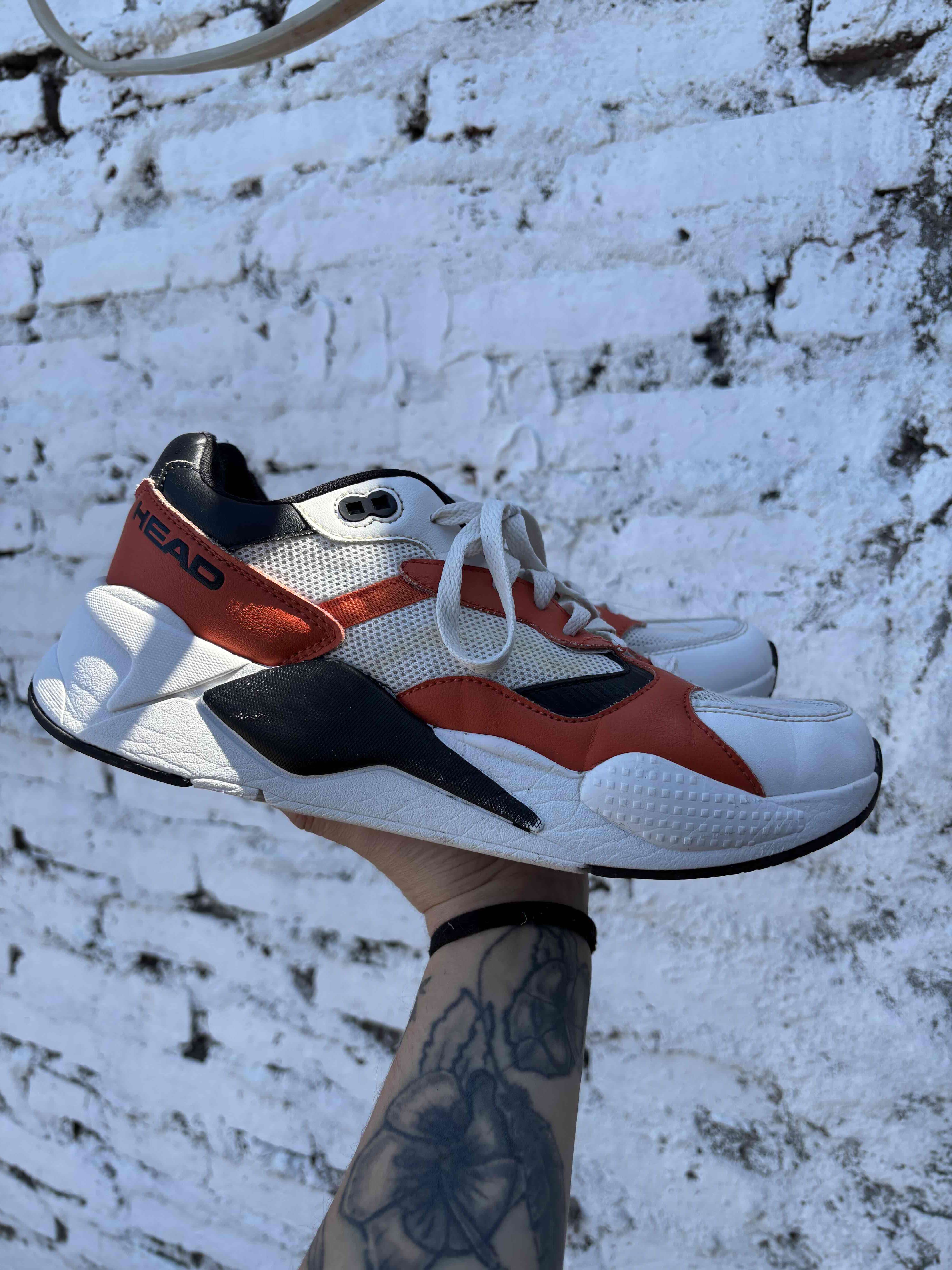 Zapatillas deportivas blancas y naranja - miniatura 2