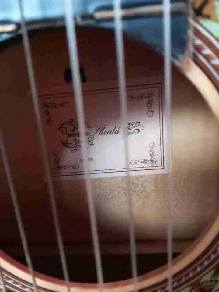 Guitarra clásica acústica - miniatura 2