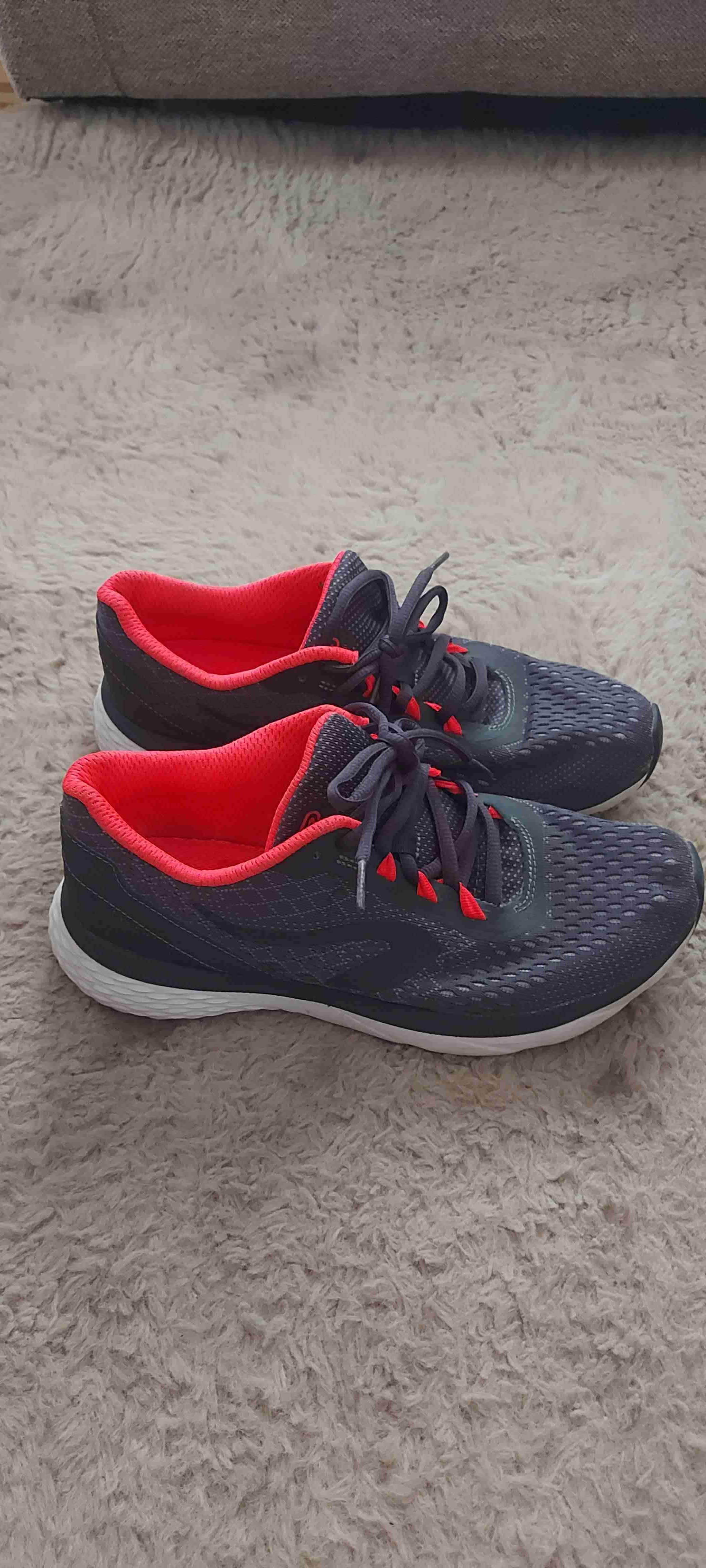 Zapatillas deportivas negras y rojas - 1