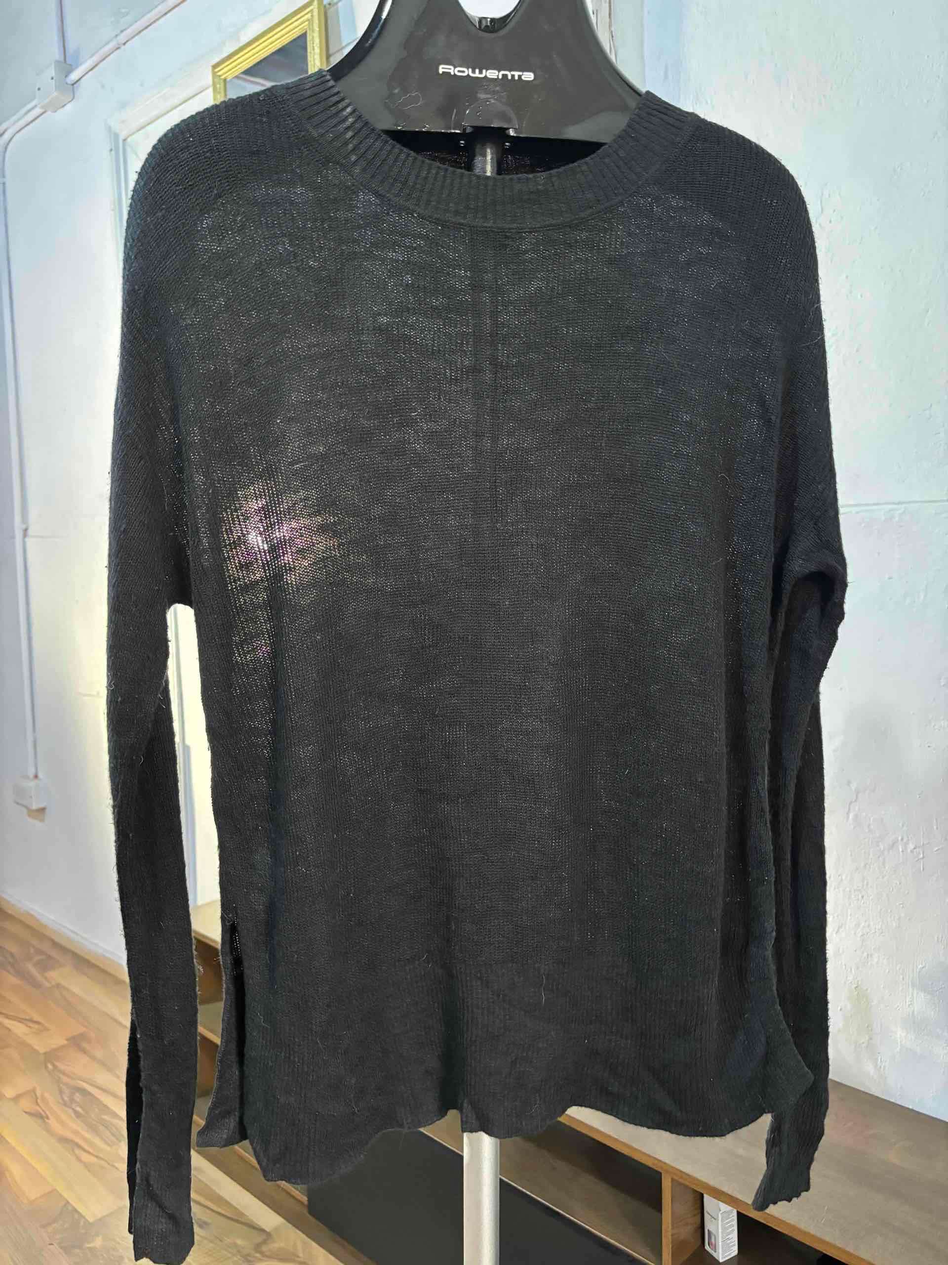 Suéter negro de punto