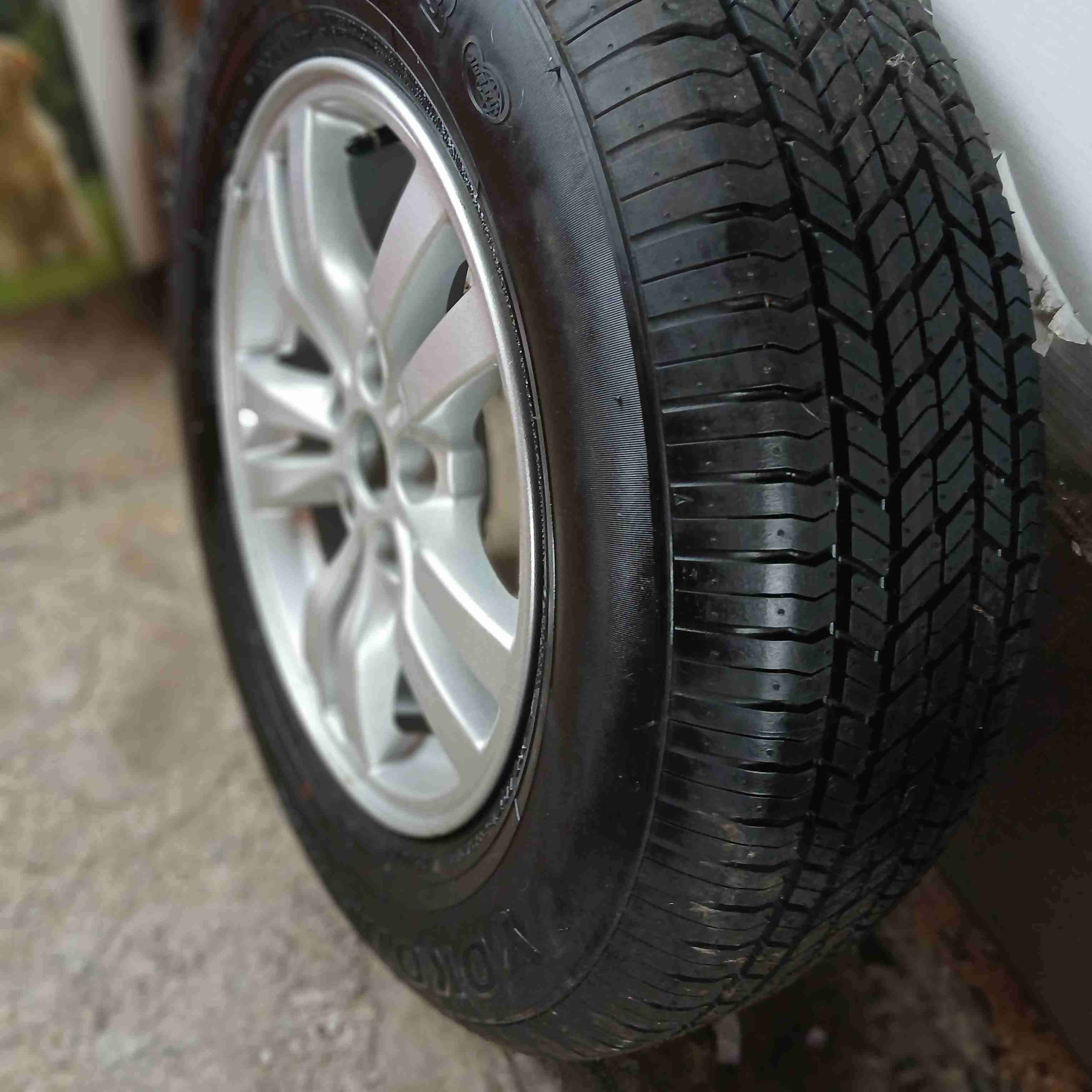 Neumático con llanta nuevos - miniatura 2