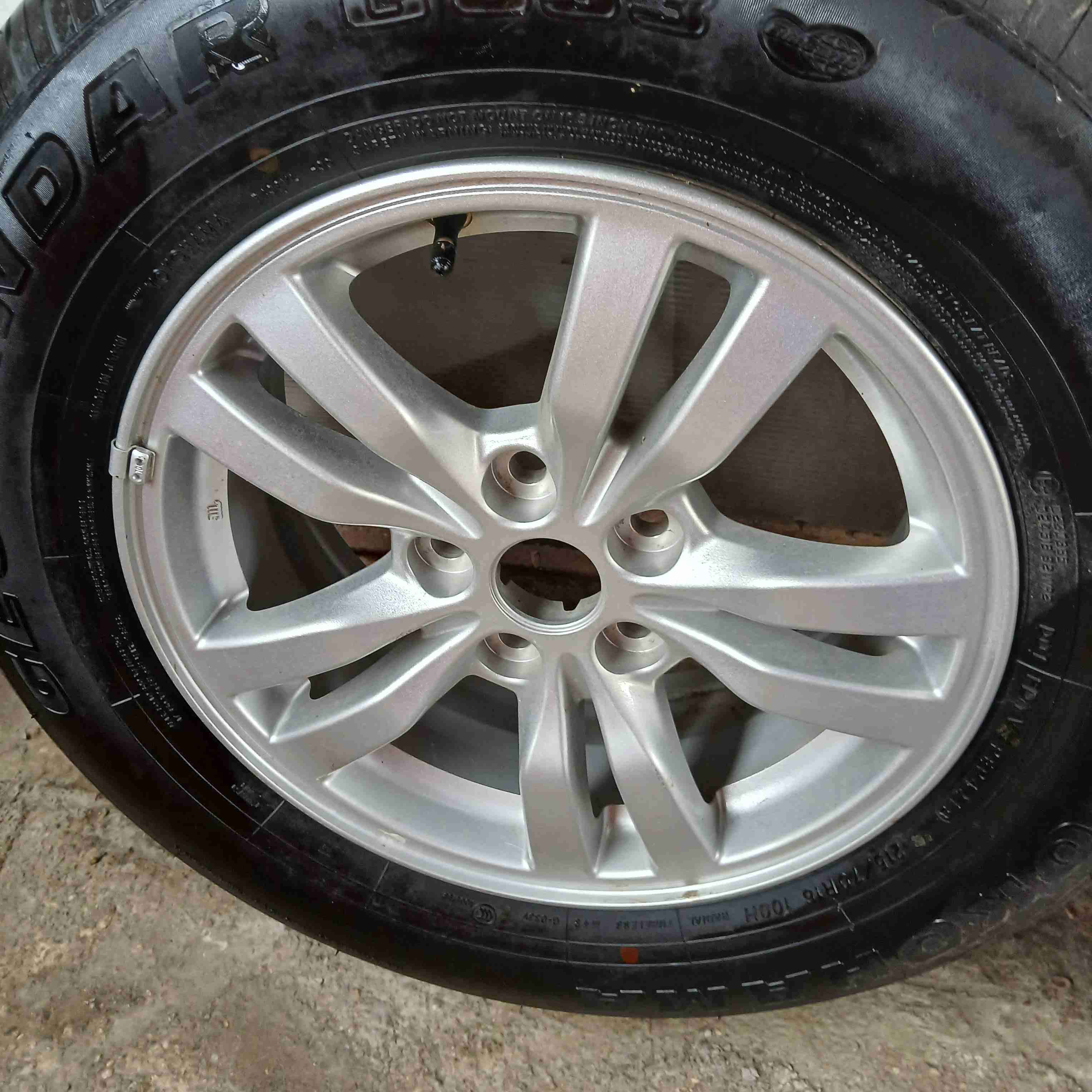 Neumático con llanta nuevos - miniatura 4