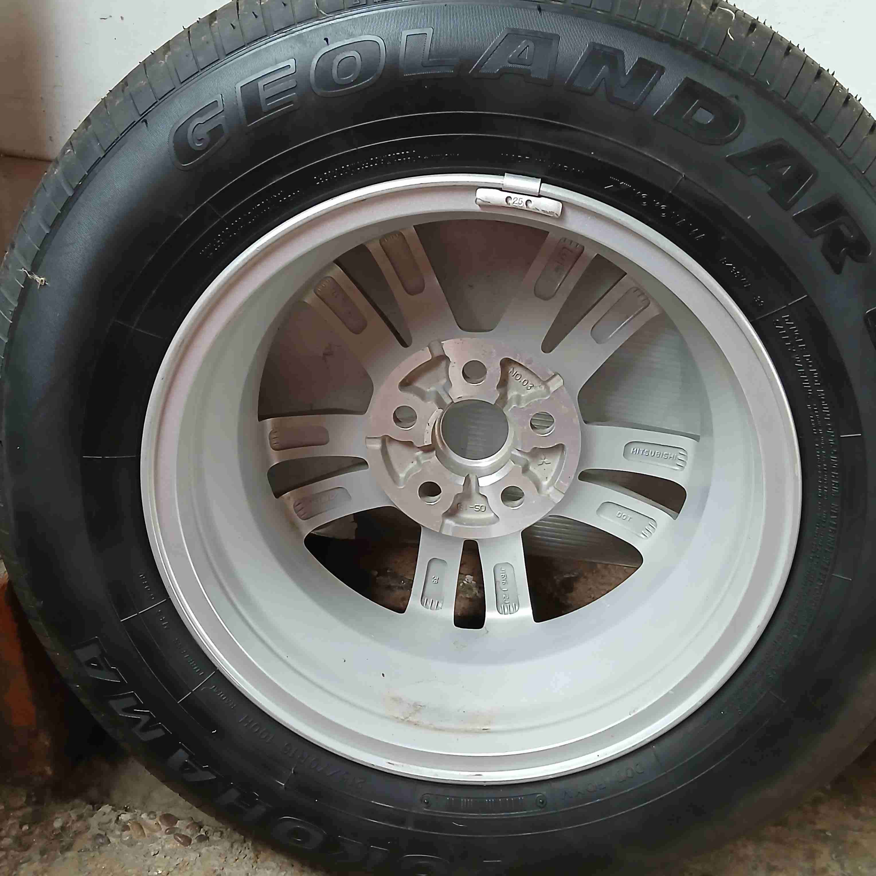 Neumático con llanta nuevos - miniatura 5