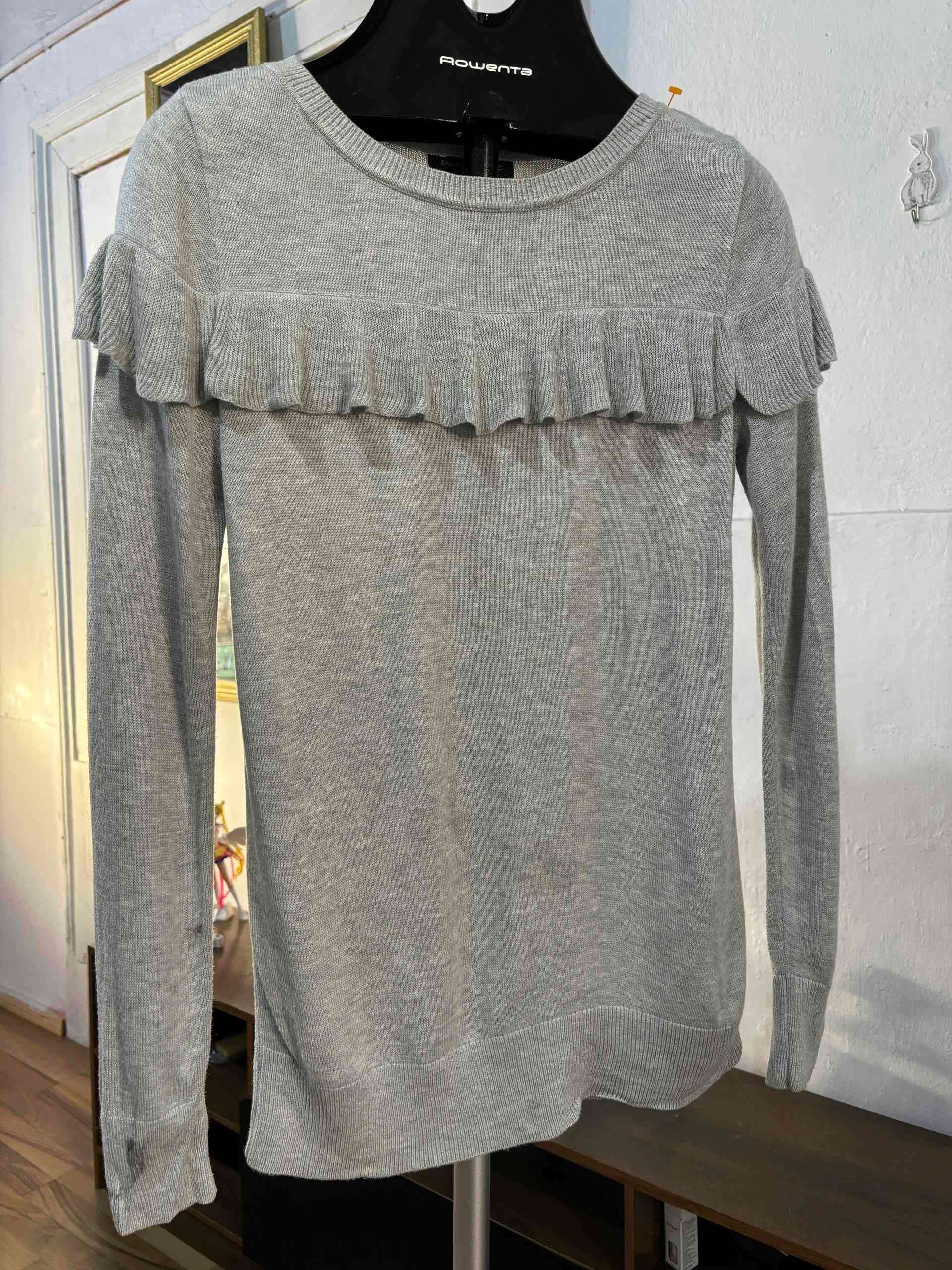 Suéter gris con volantes - miniatura 2