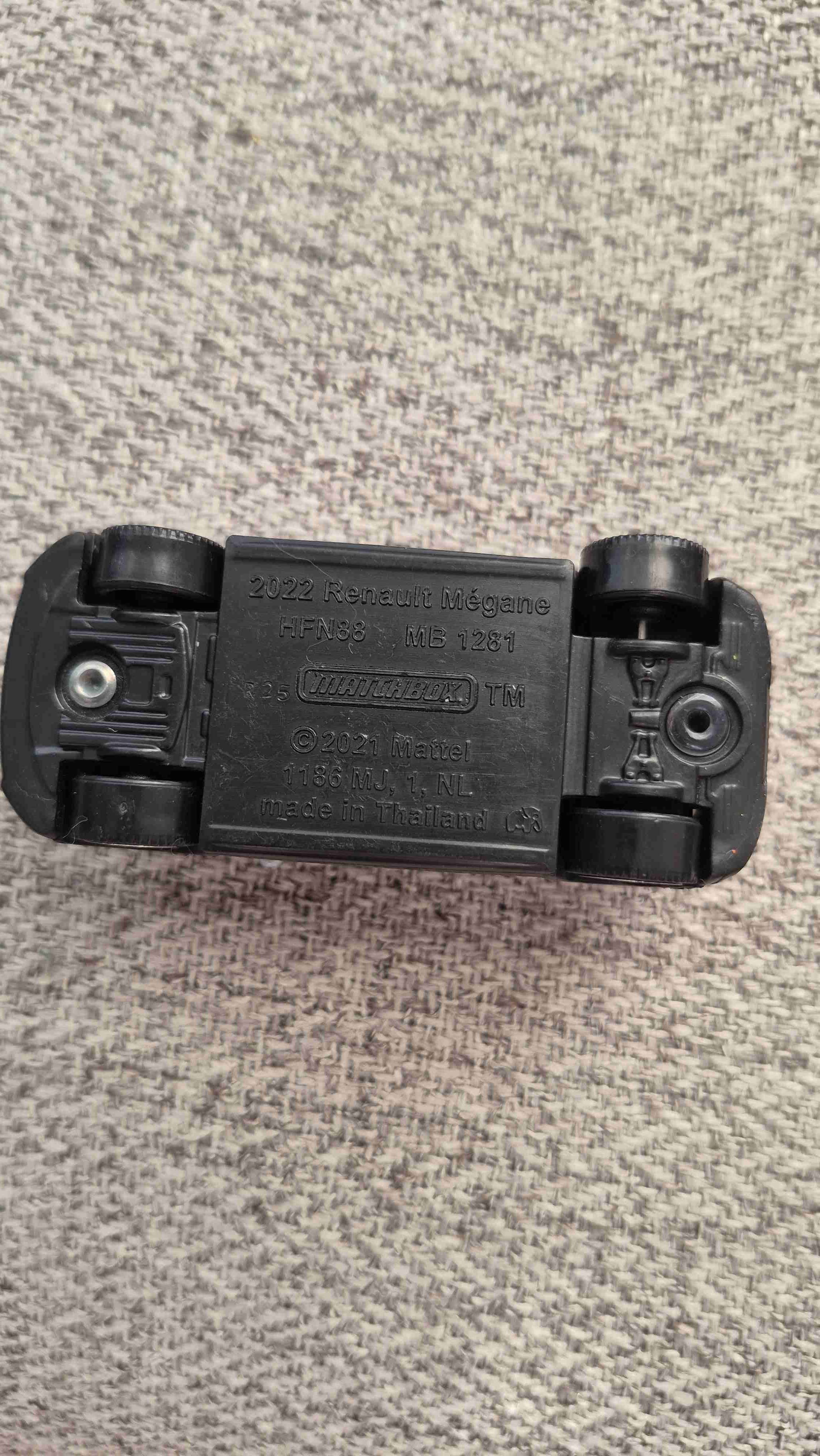 Auto en miniatura gris metálico - miniatura 2