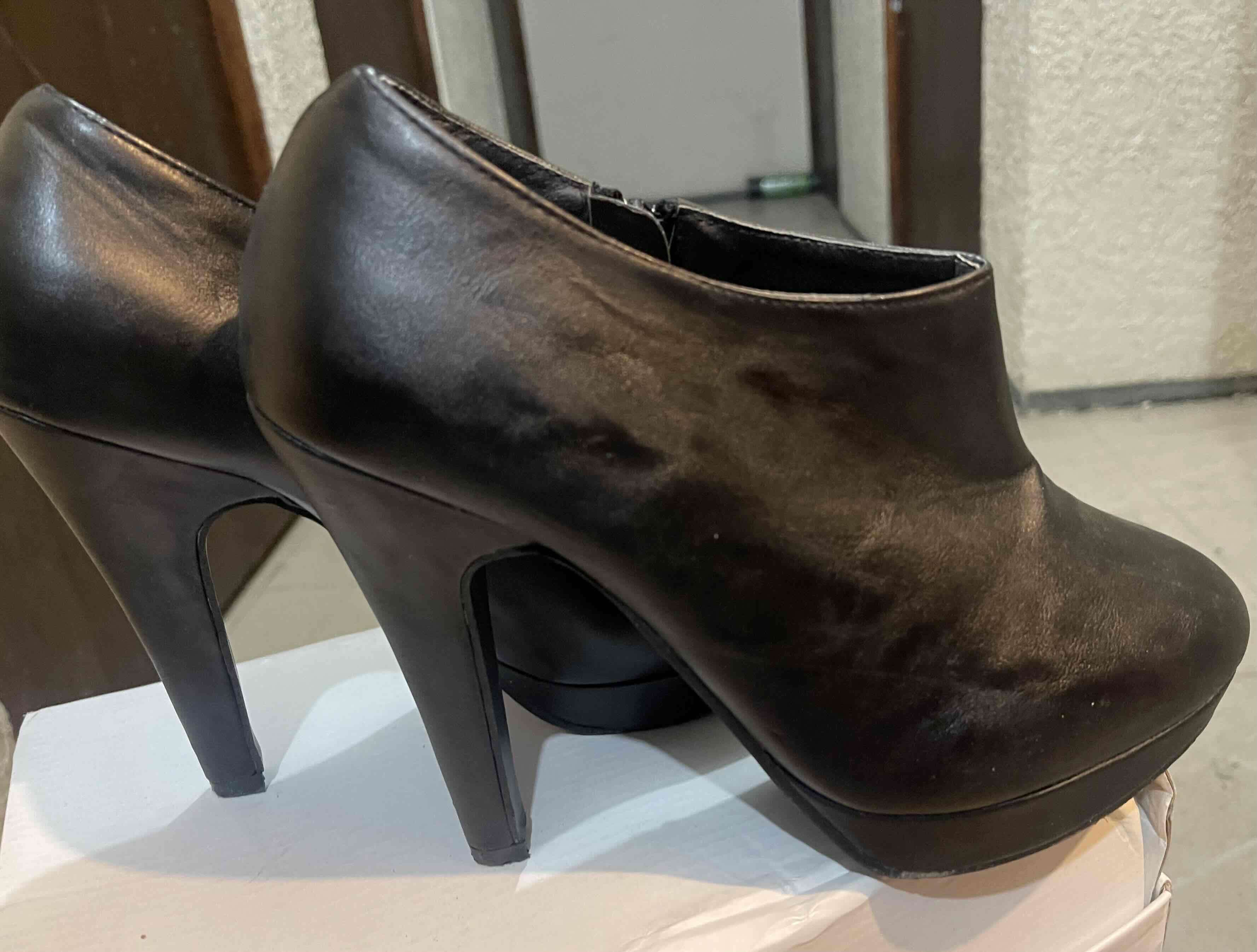 Botines negros de tacón alto