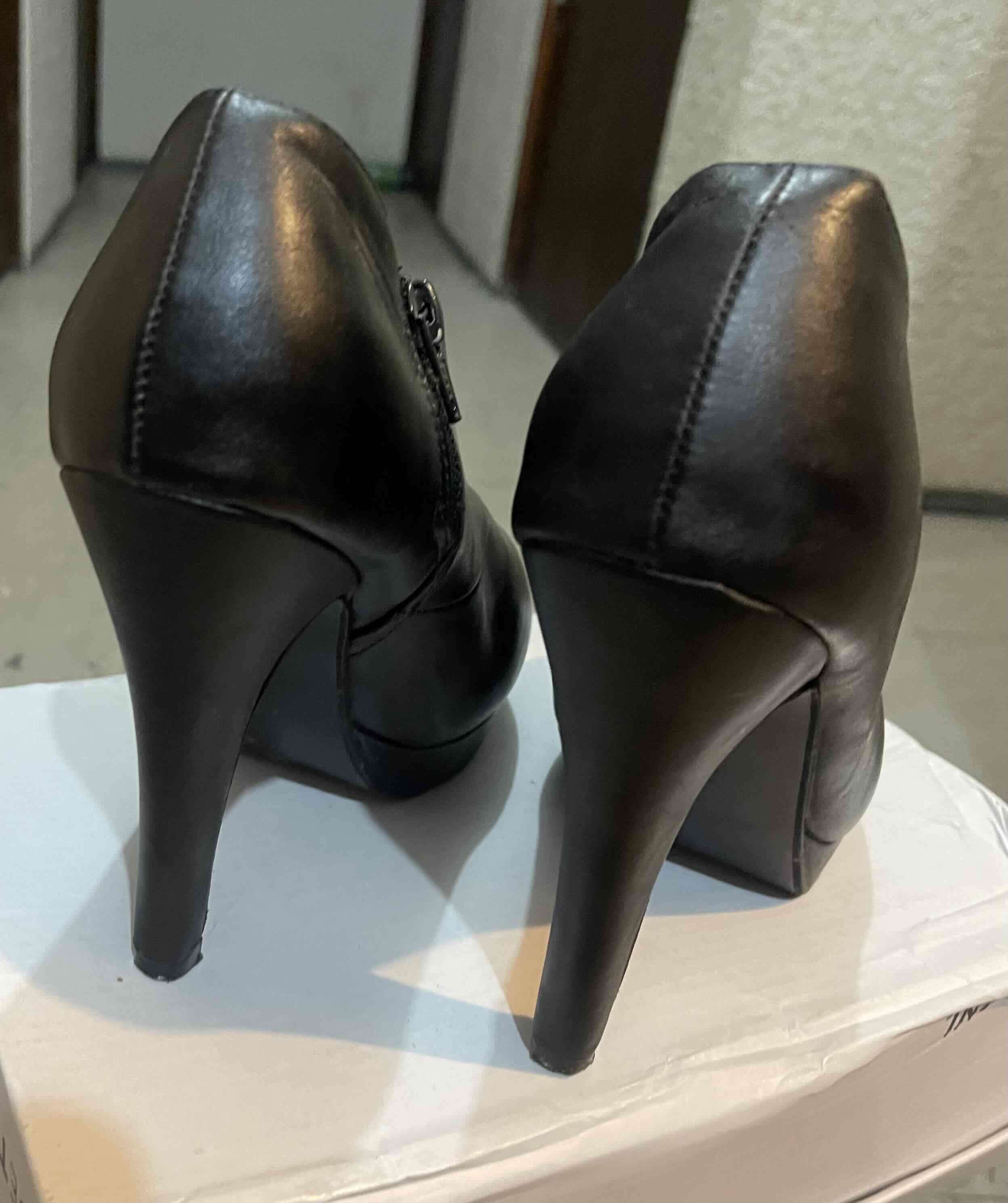 Botines negros de tacón alto - miniatura 2