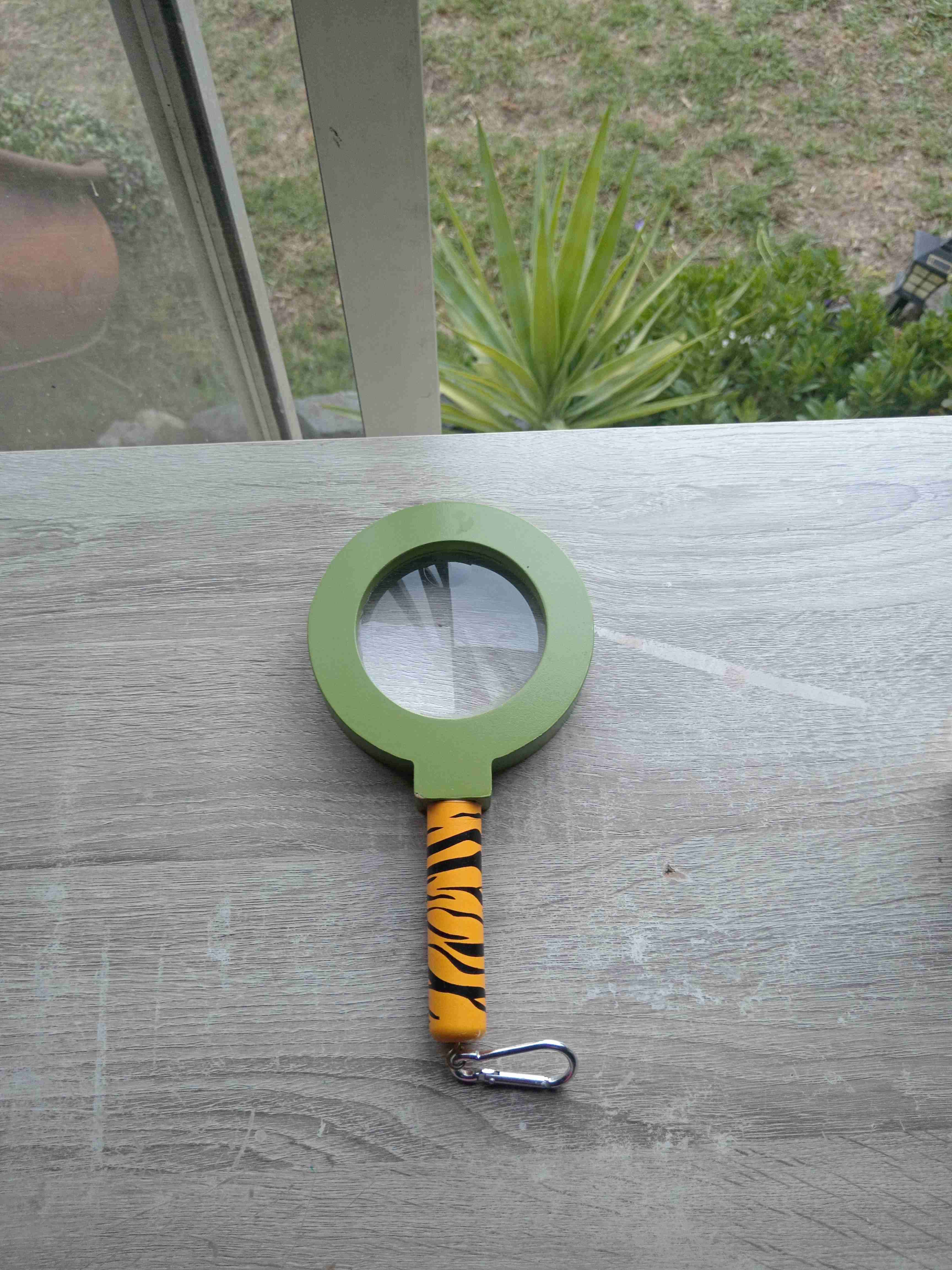 Lupa con mango estampado - miniatura 4