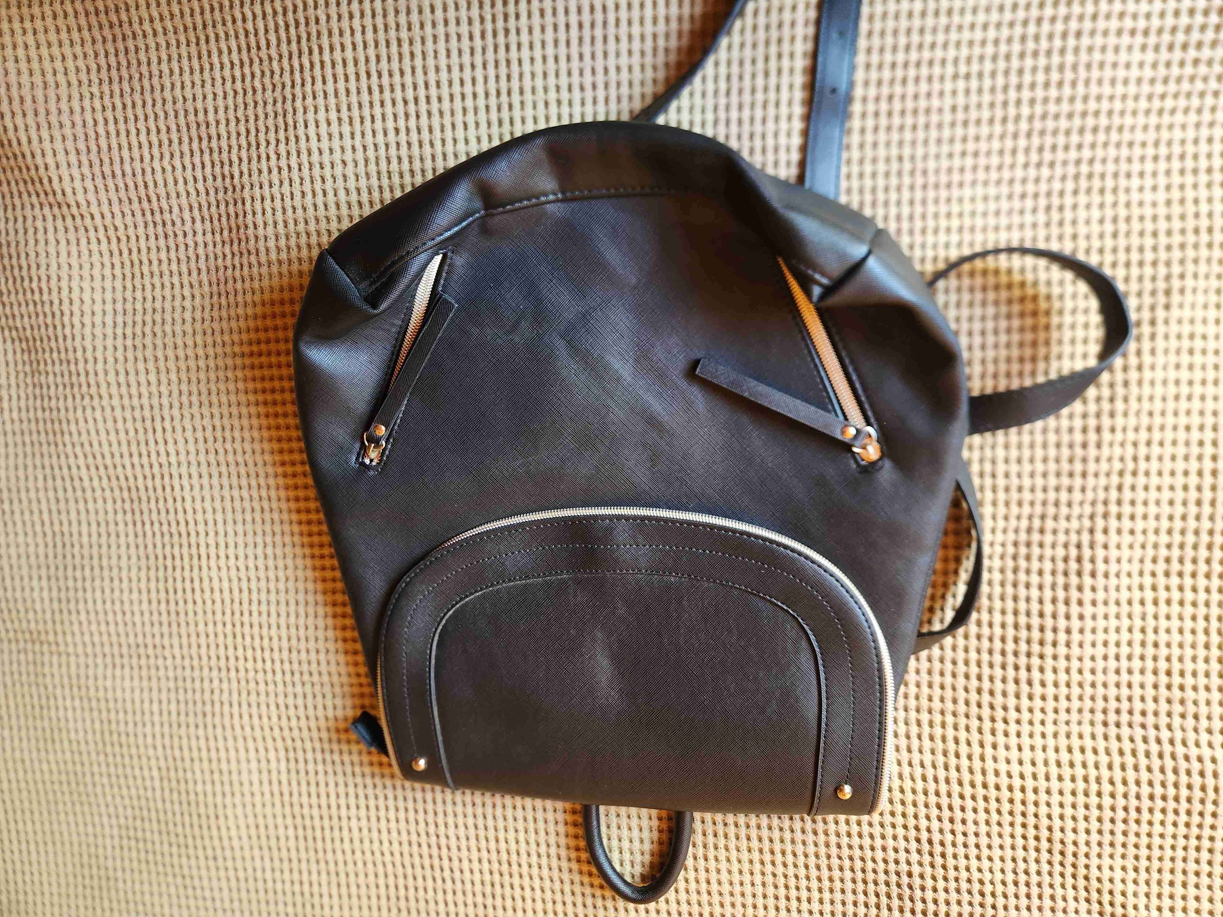 Mochila negra con cierres - 1