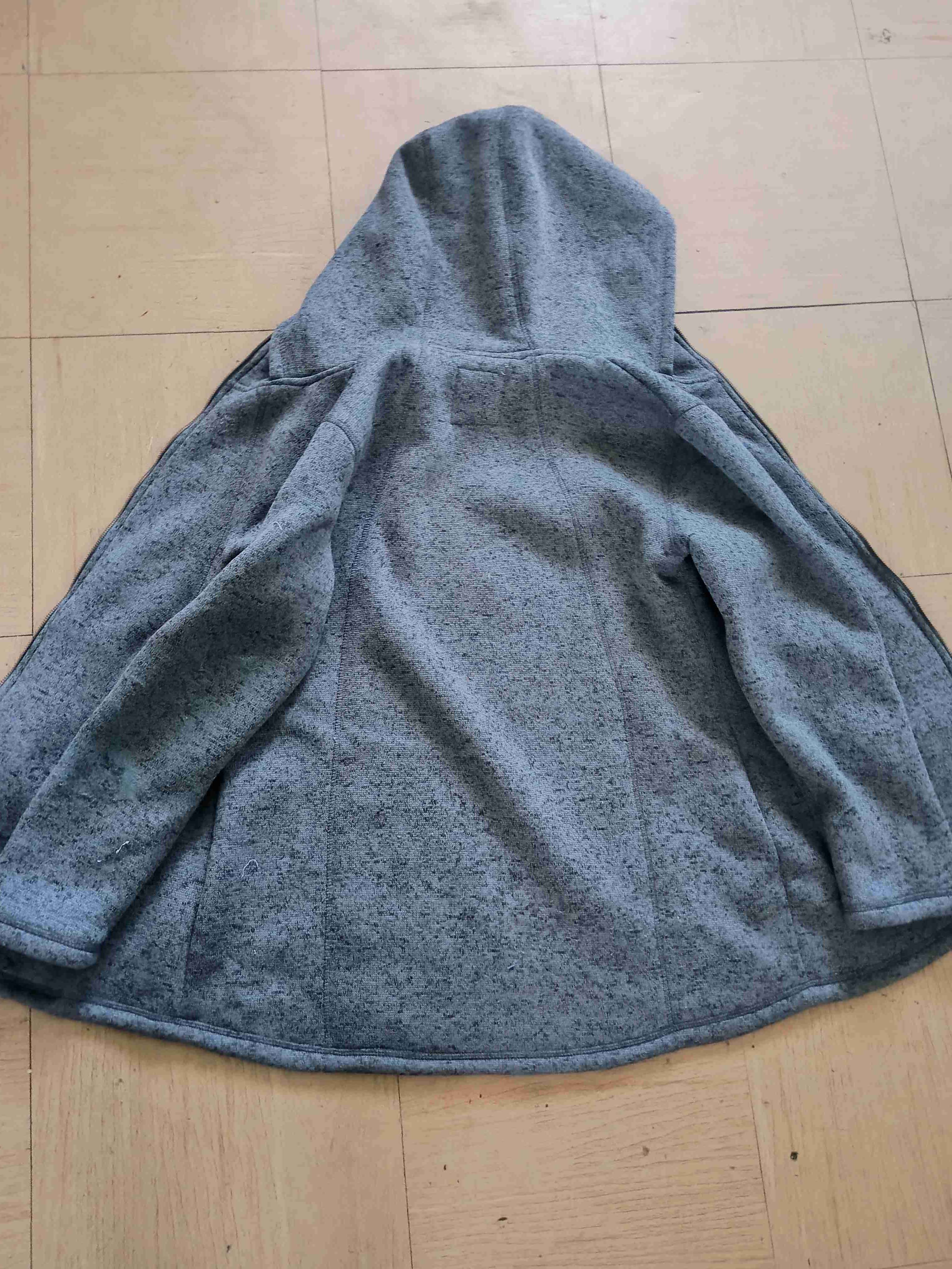 Abrigo con capucha gris forrado - miniatura 2