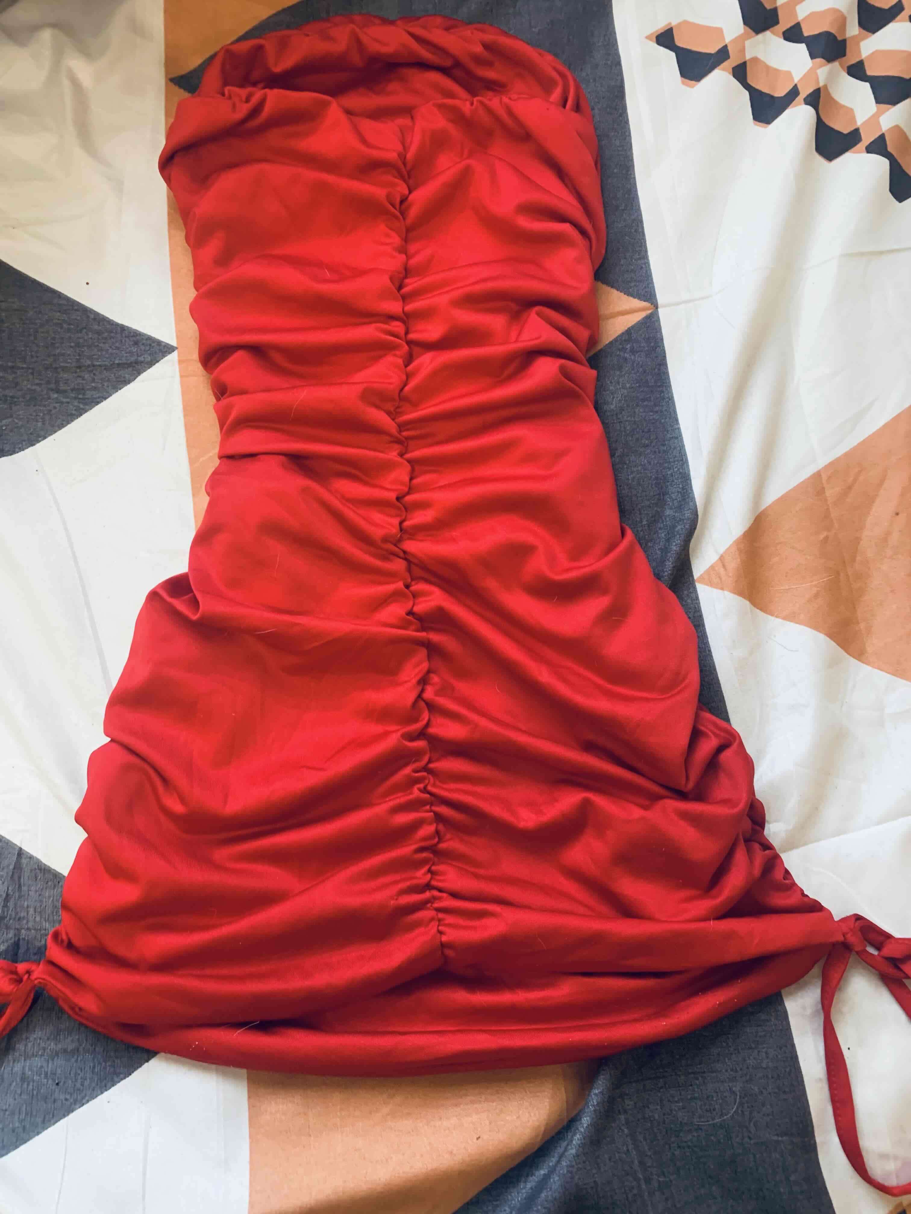 Vestido rojo fruncido - miniatura 2