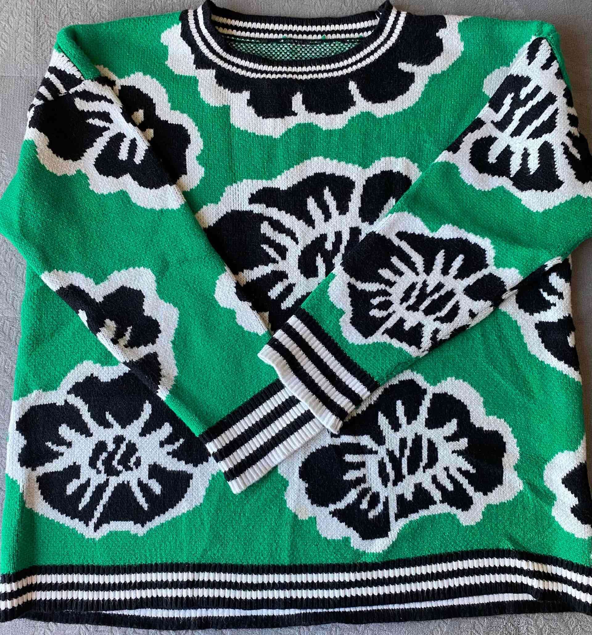 Suéter verde con flores grandes - miniatura 2