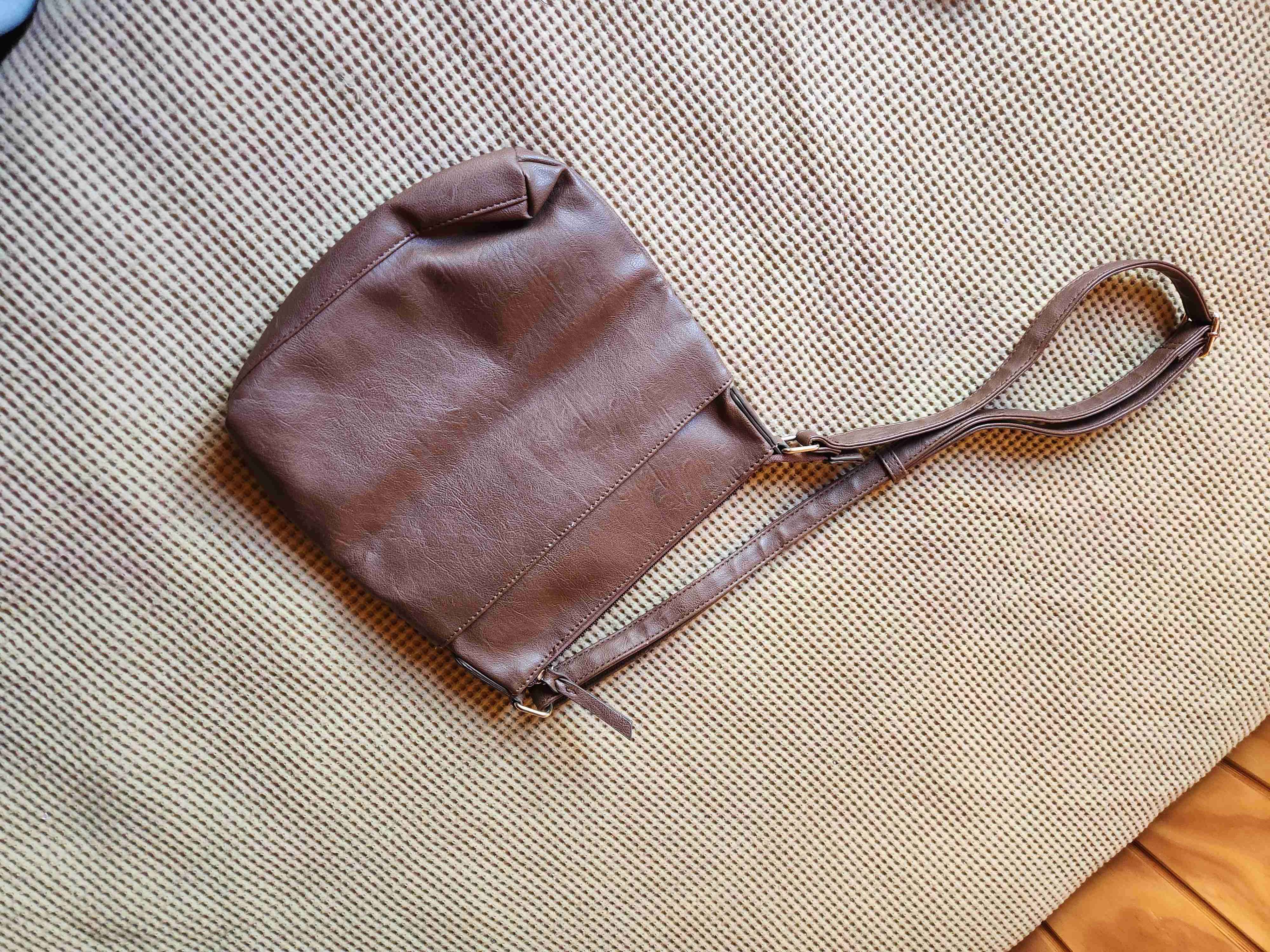 Cartera marrón con correa larga - miniatura 2