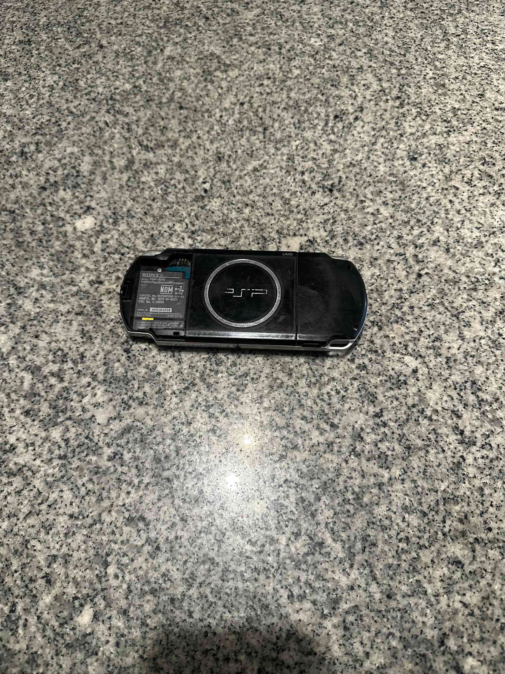 PlayStation Portable (PSP‑3000) - miniatura 3