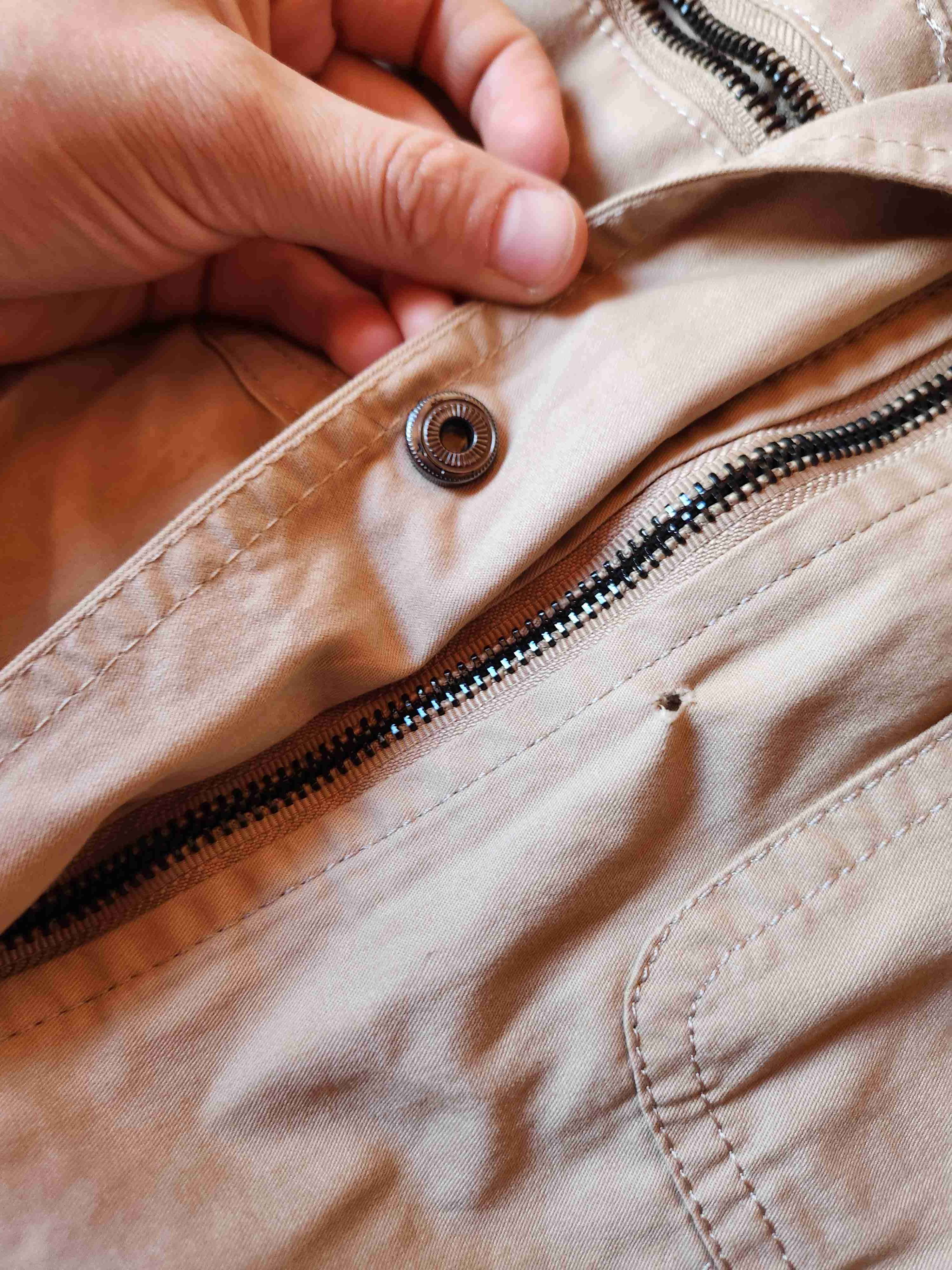 Chaqueta beige con capucha - miniatura 3