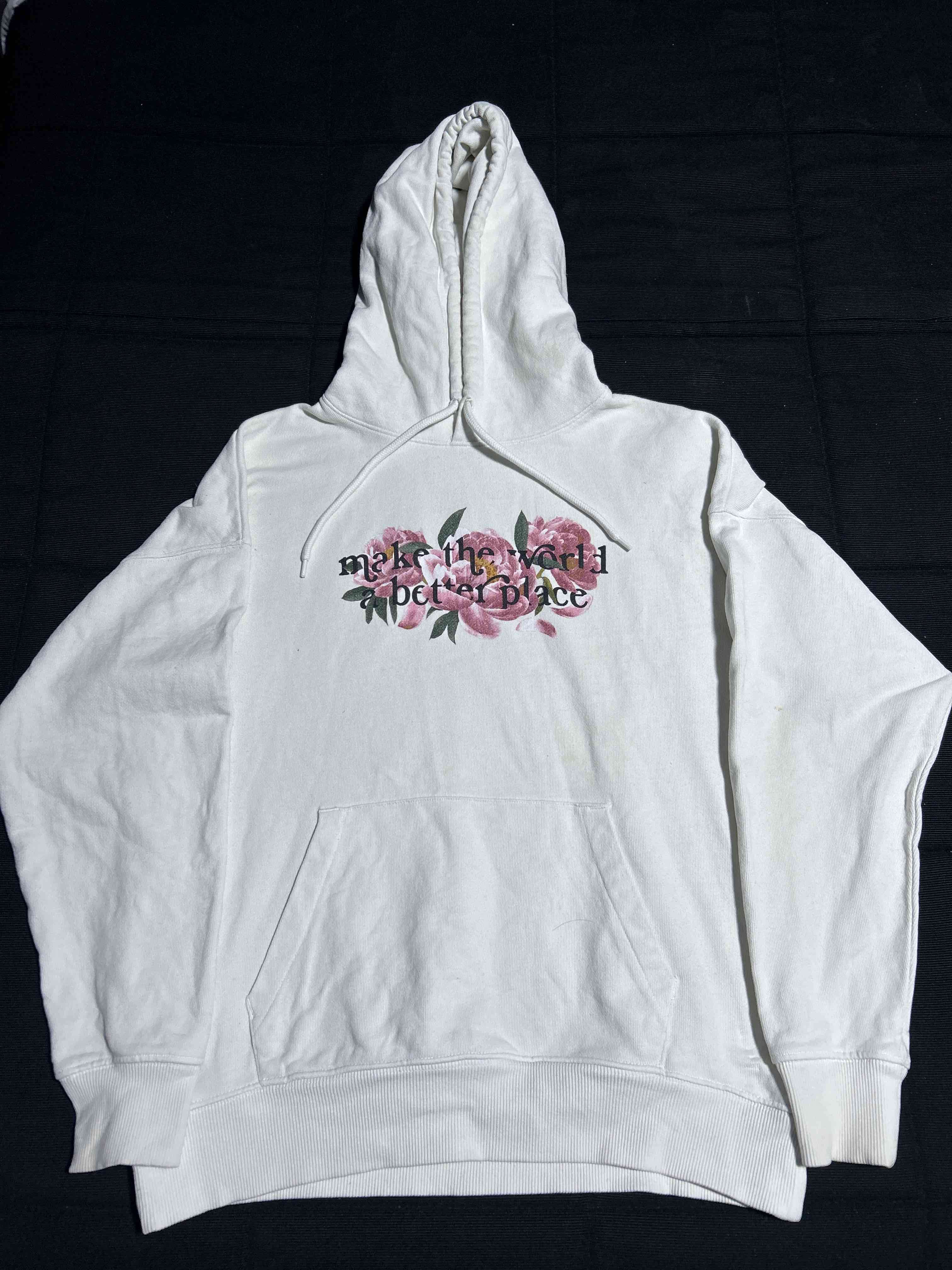 Polerón blanco con estampado floral