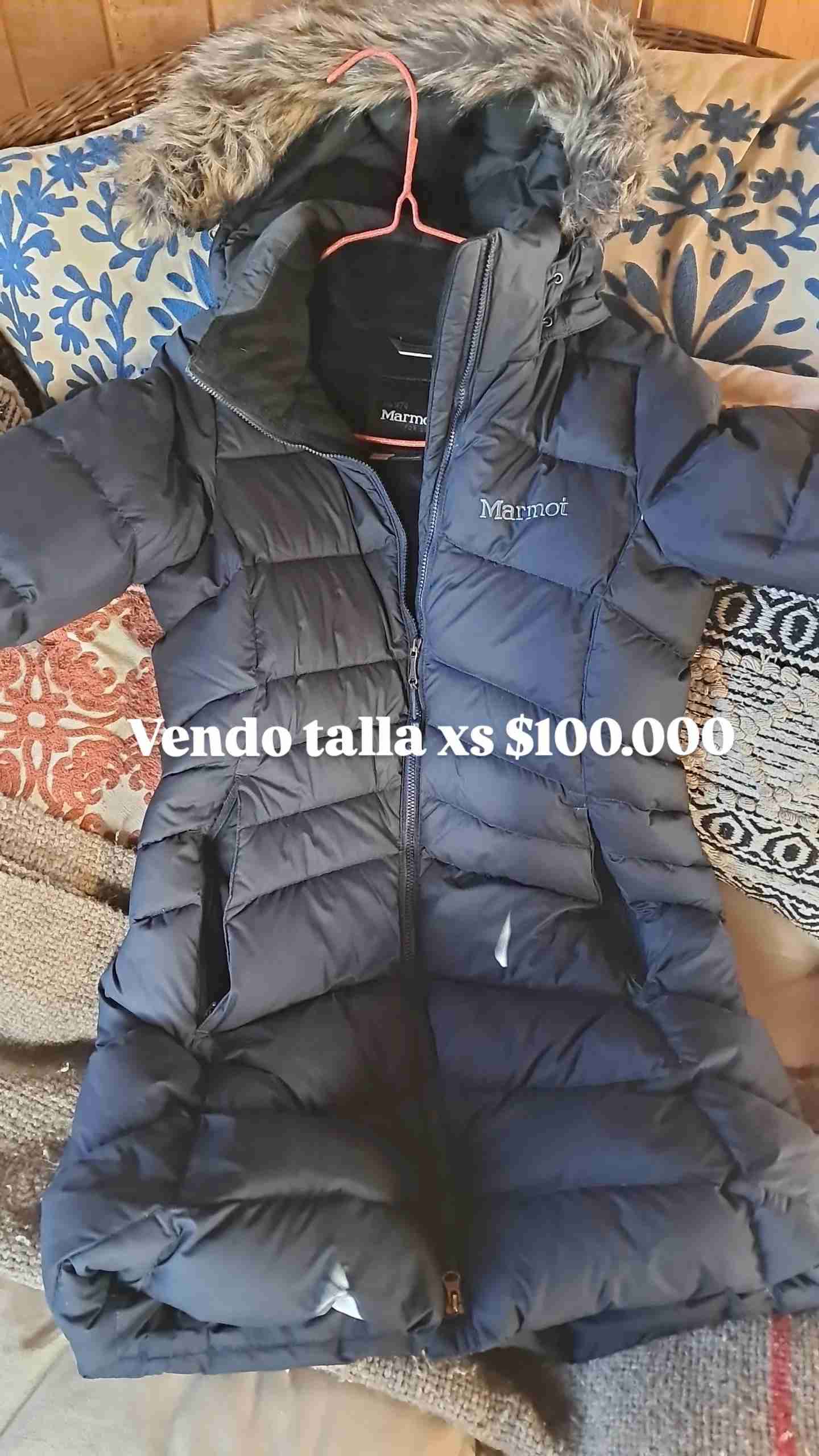 Abrigo azul con capucha Marmot