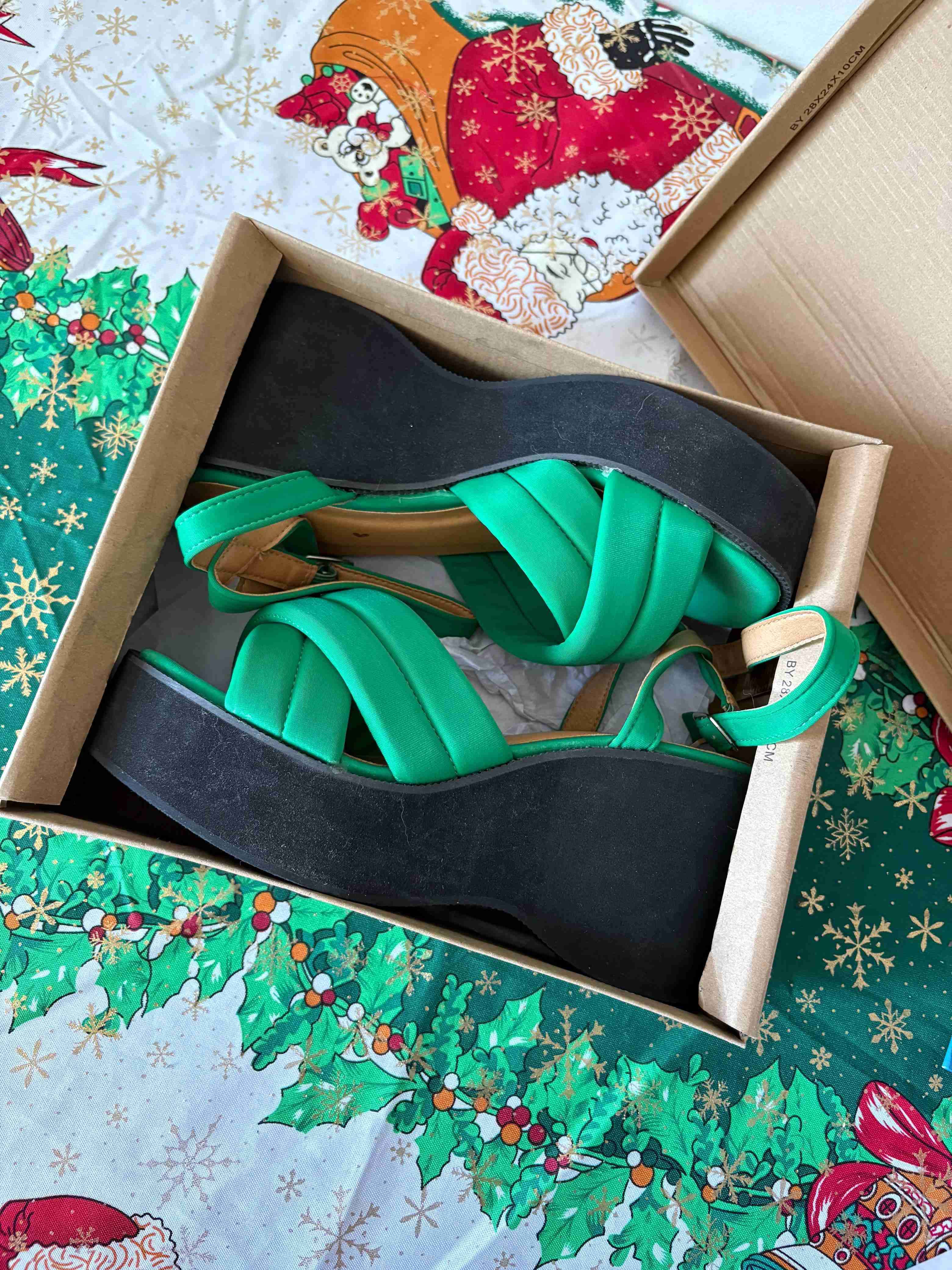 Plataformas verdes de mujer