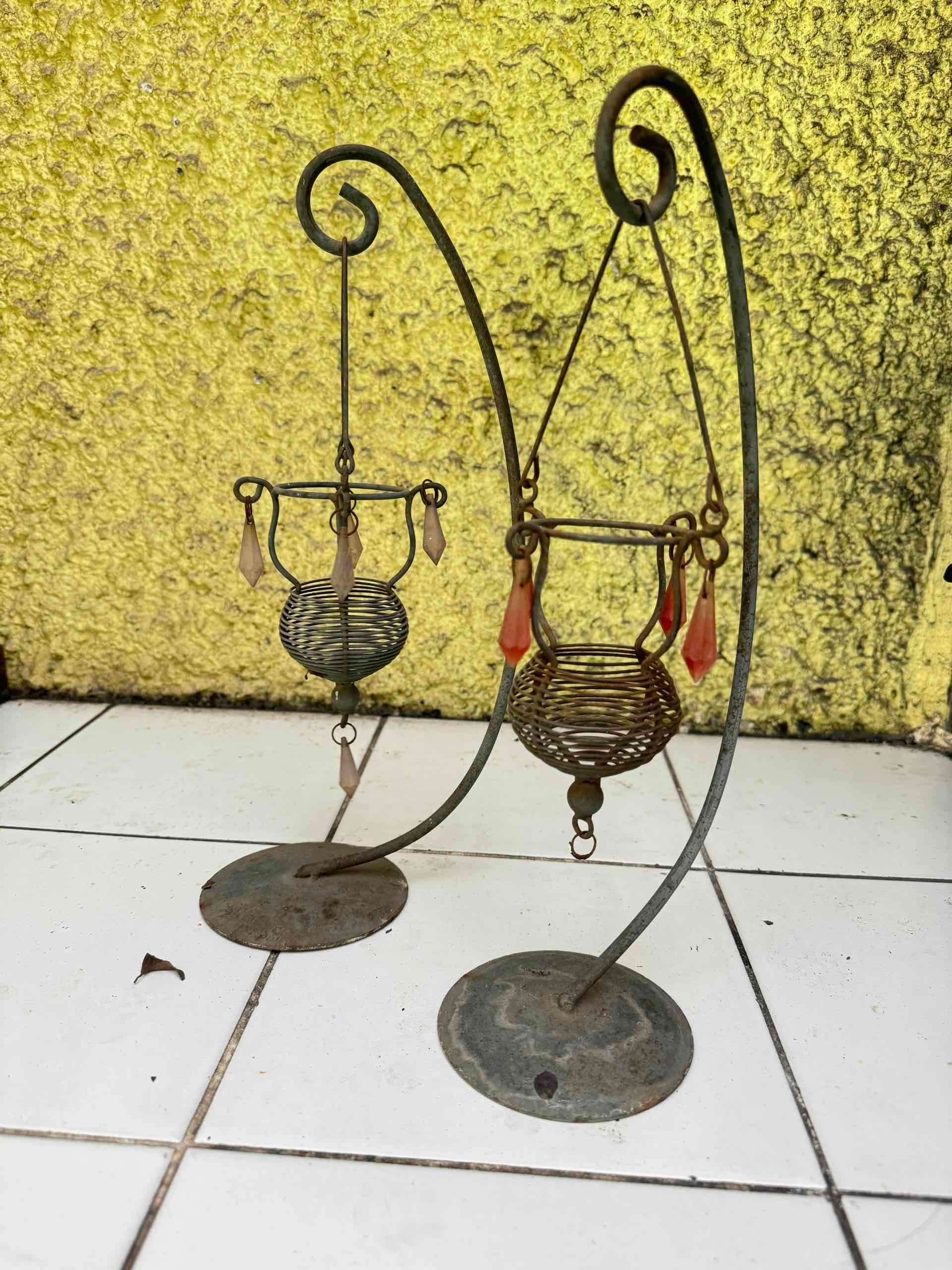 Portavelas de metal decorativo