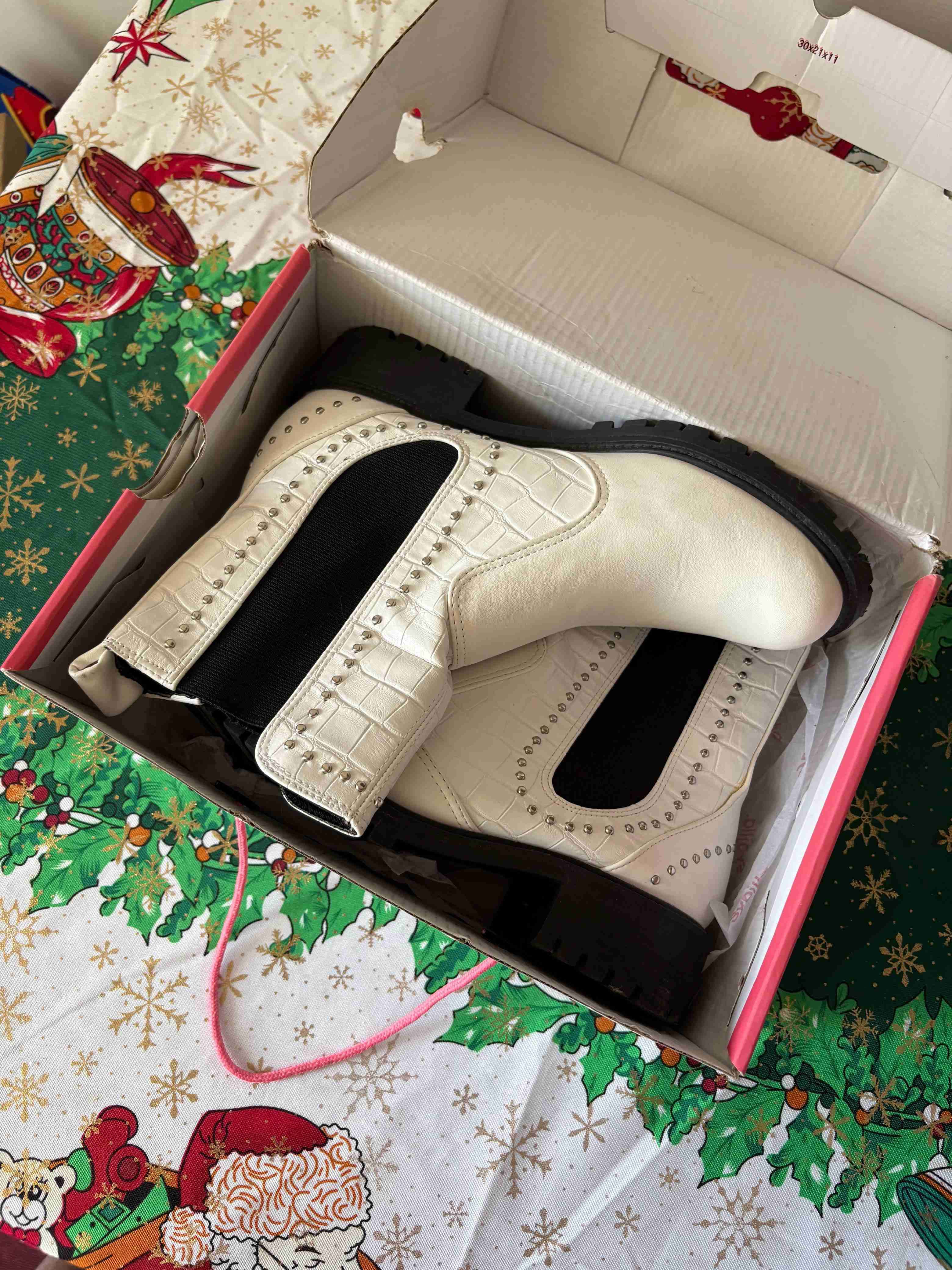 Botines blancos con tachuelas - 2