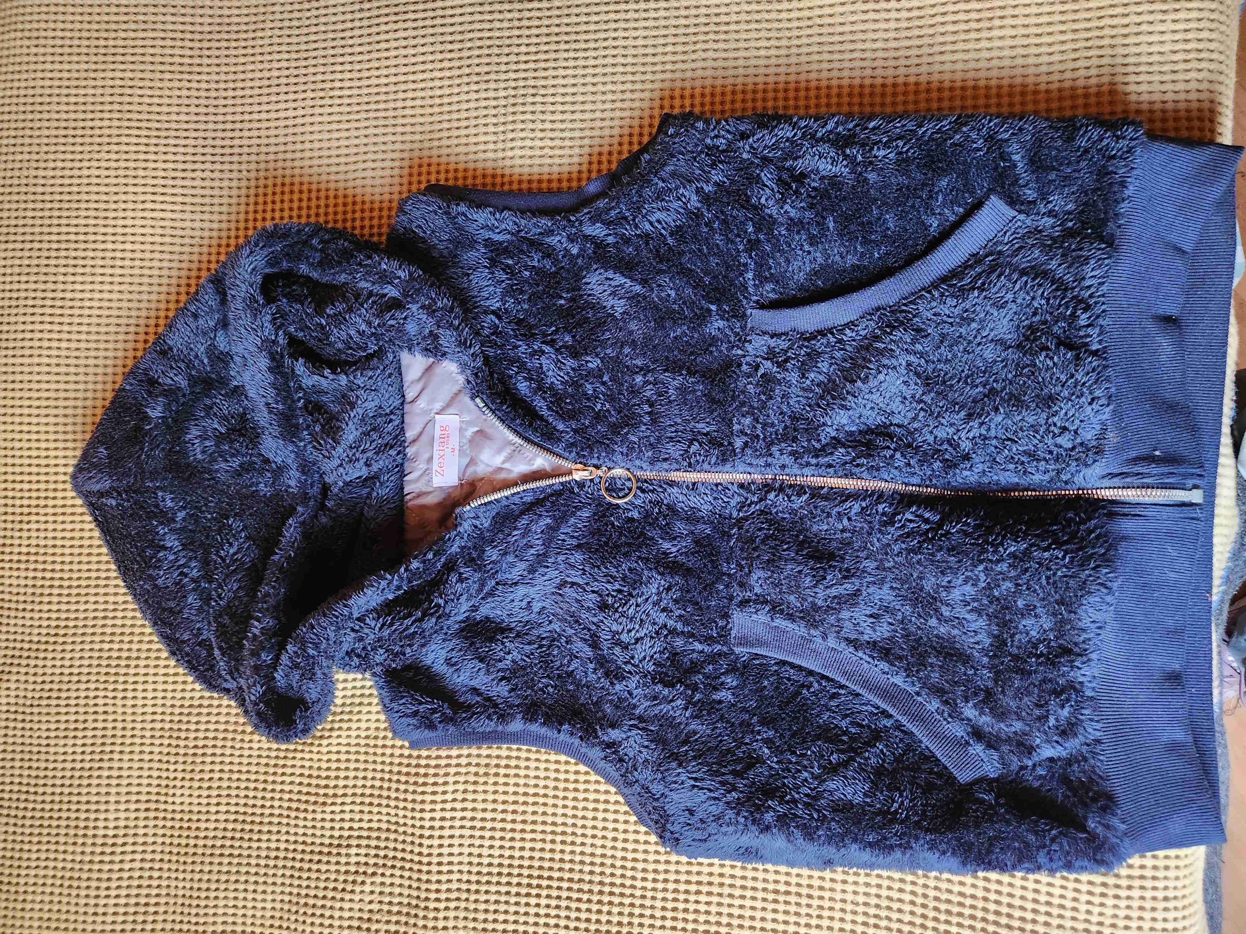 Chaleco sin mangas azul peludo - miniatura 1