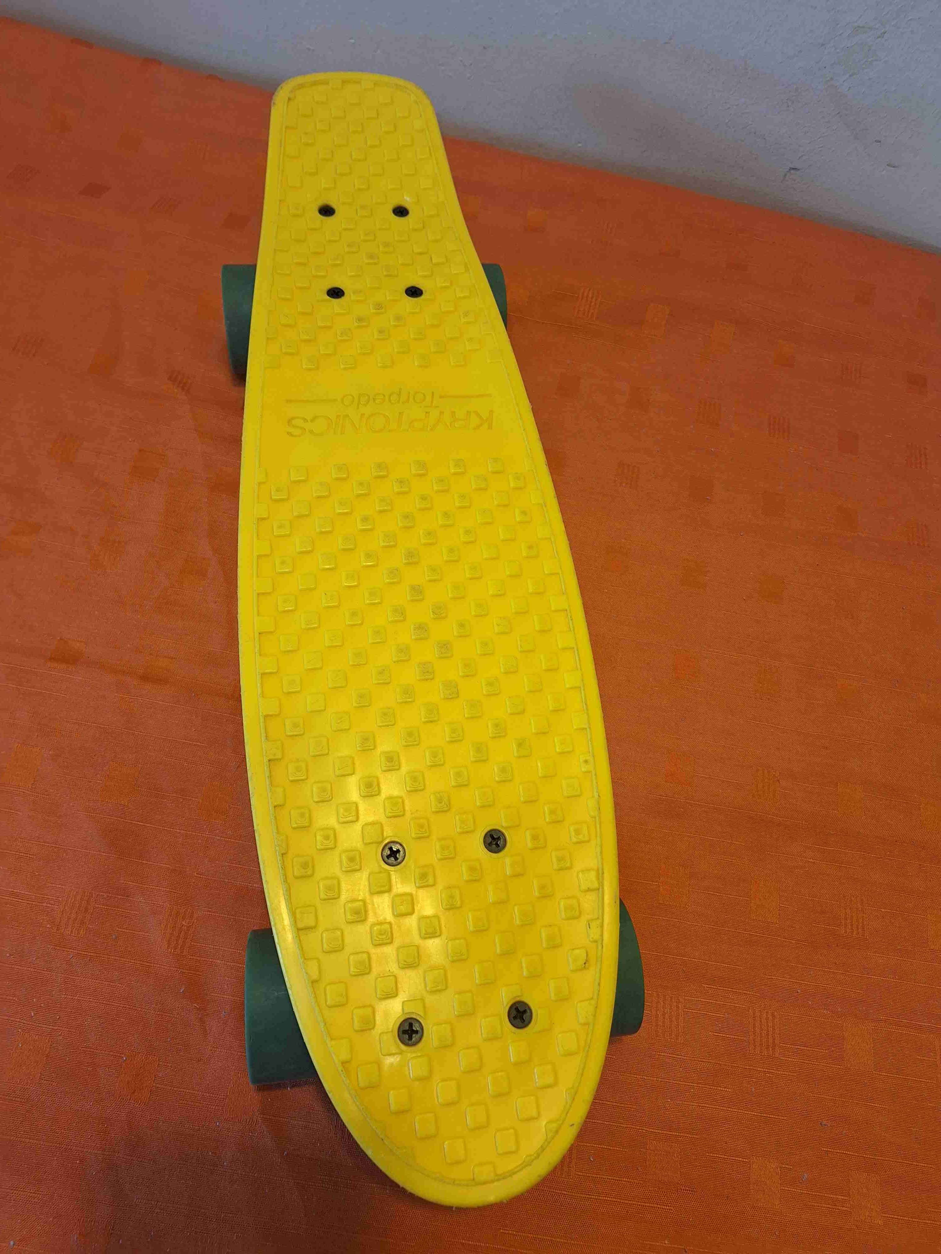 Monopatín amarilo Kryptonics