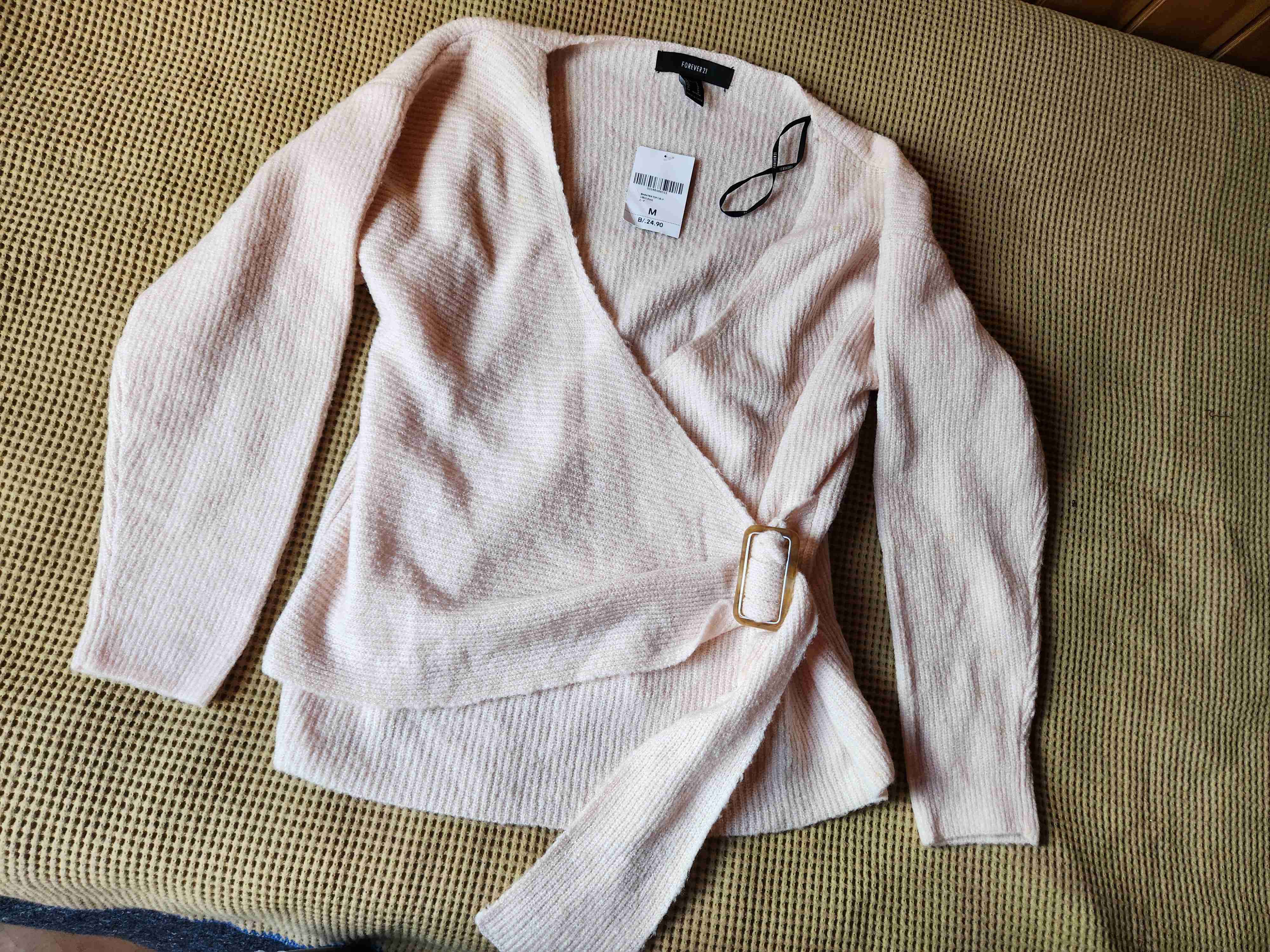 Suéter cruzado beige nuevo - miniatura 2