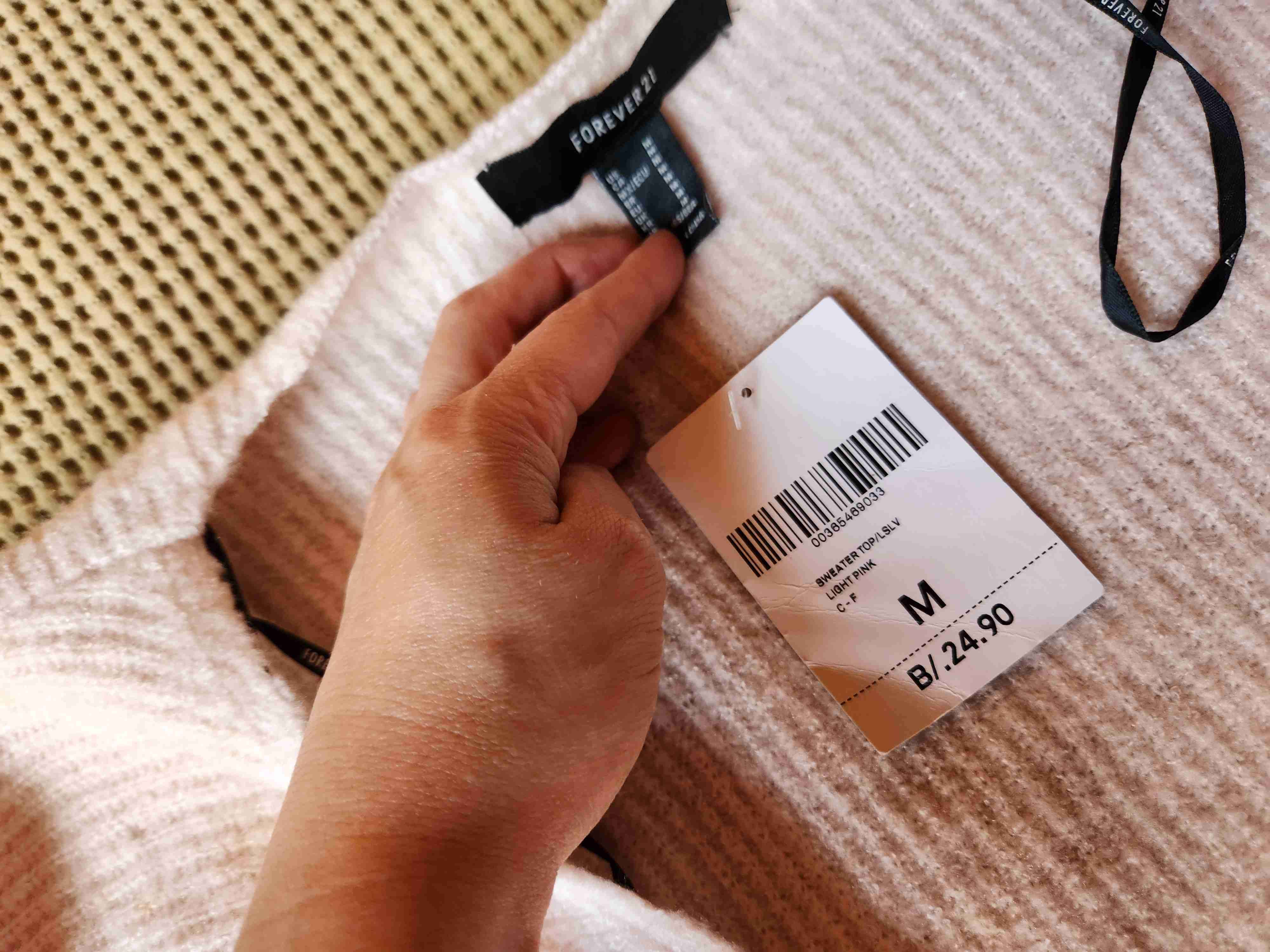 Suéter cruzado beige nuevo - miniatura 3