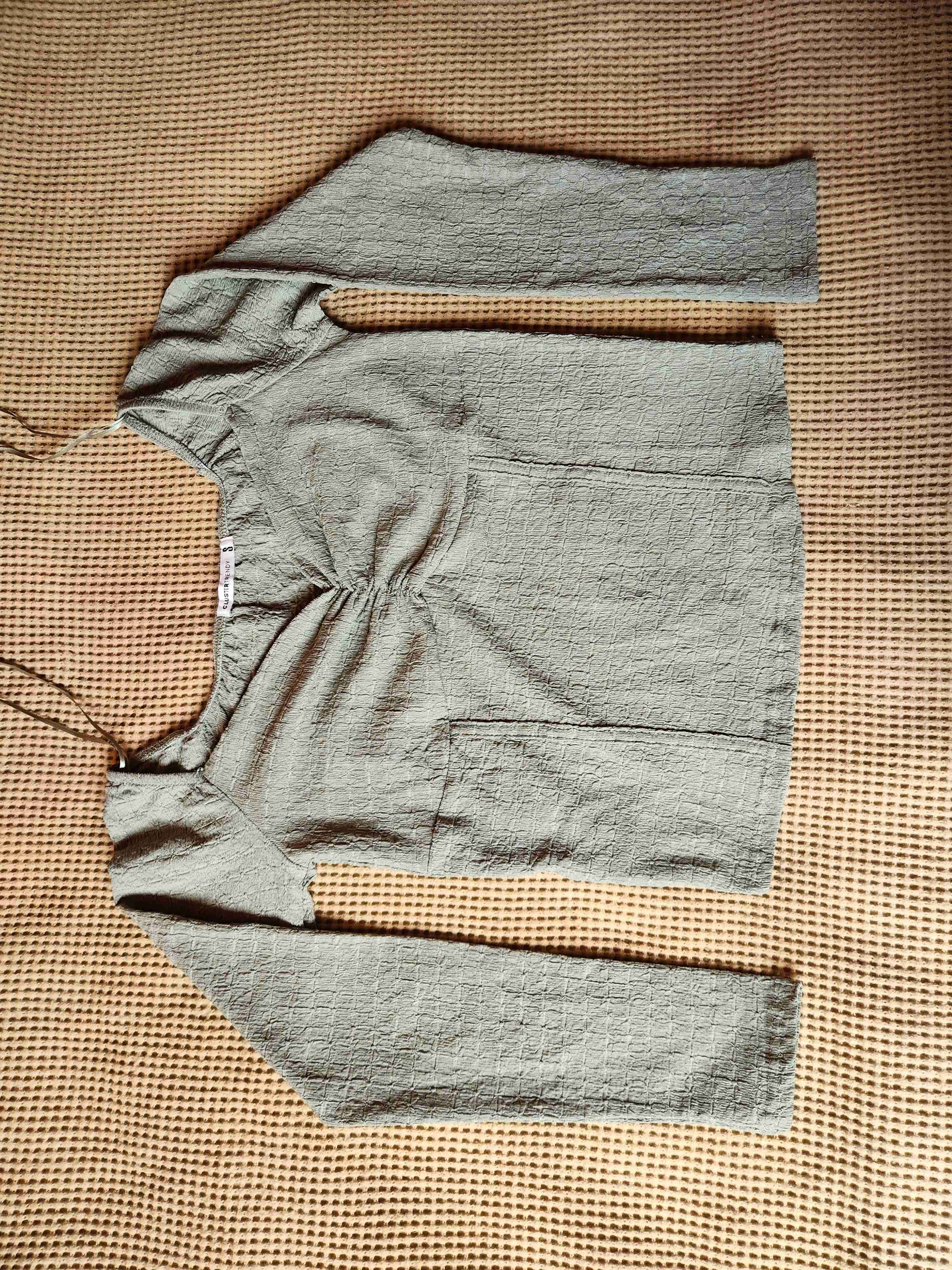 Blusa verde de manga larga - miniatura 2