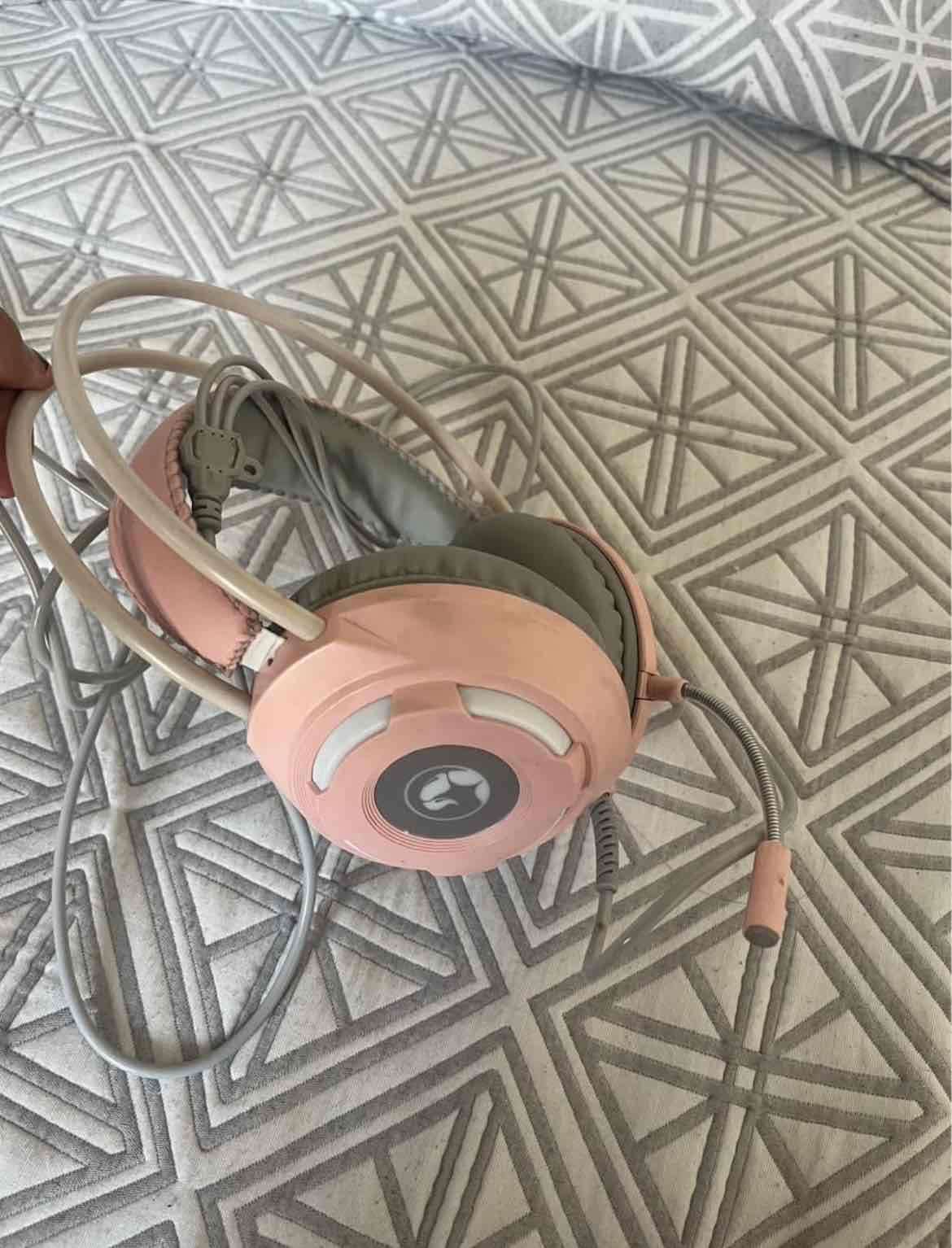 Audífonos gamer rosados