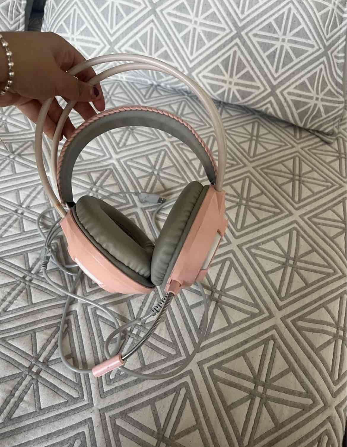Audífonos gamer rosados - miniatura 2
