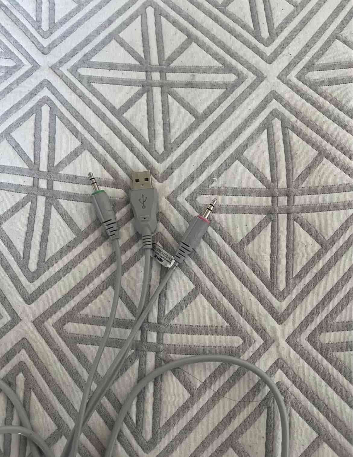 Audífonos gamer rosados - miniatura 3