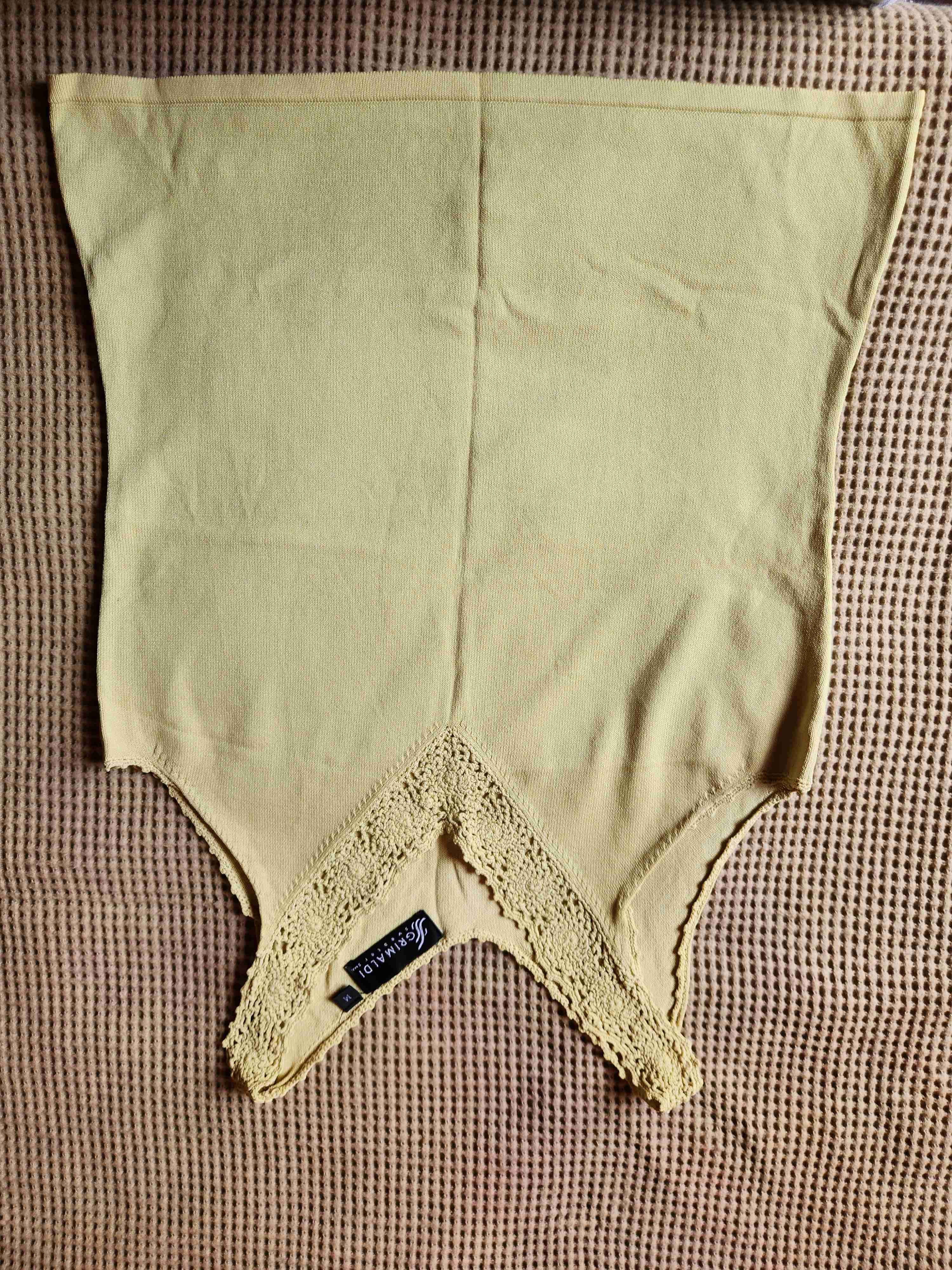 Blusa amarilla con encaje - miniatura 2