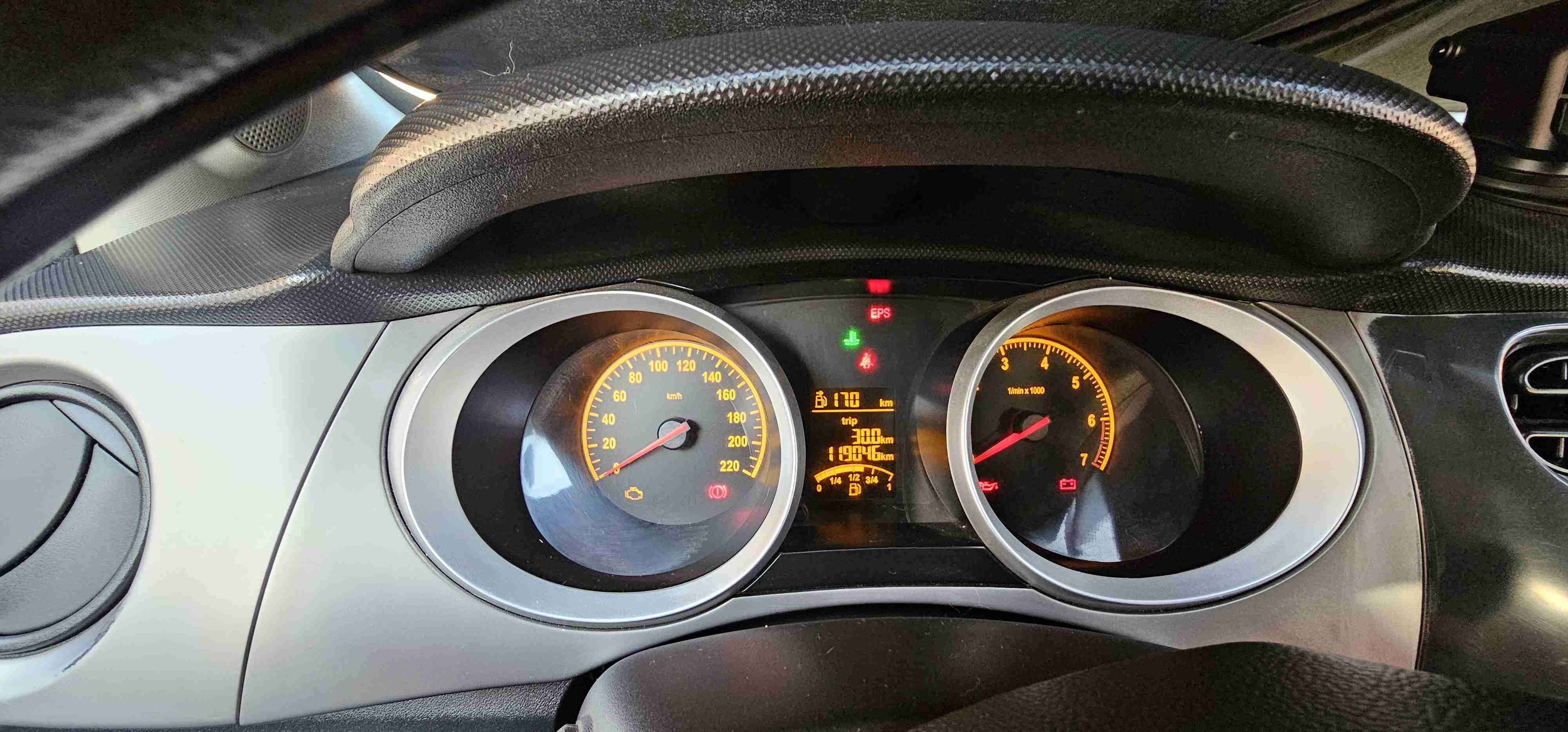 Auto compacto naranja - miniatura 4