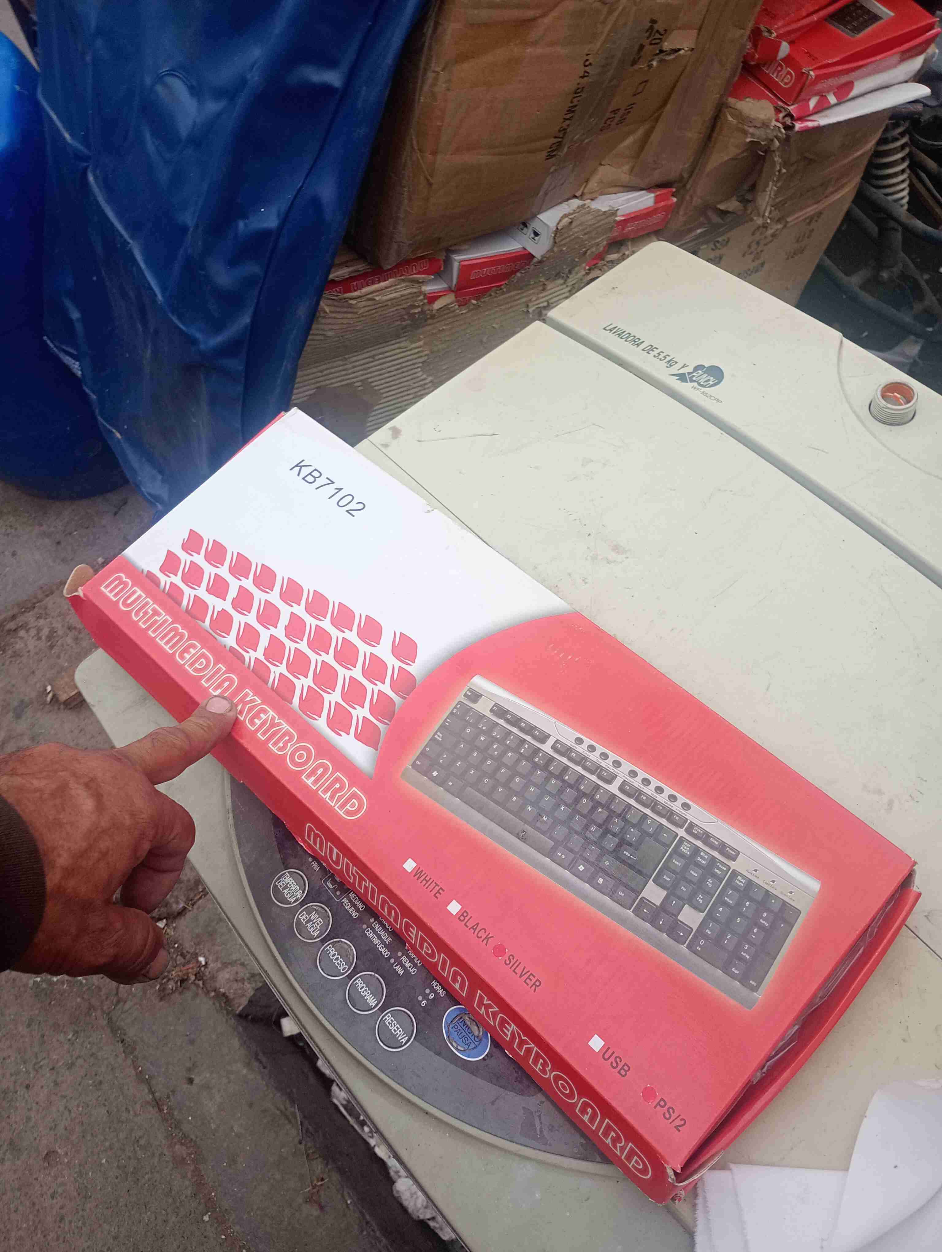 Teclado multimedia 2 mil pesos cada uno nuevos