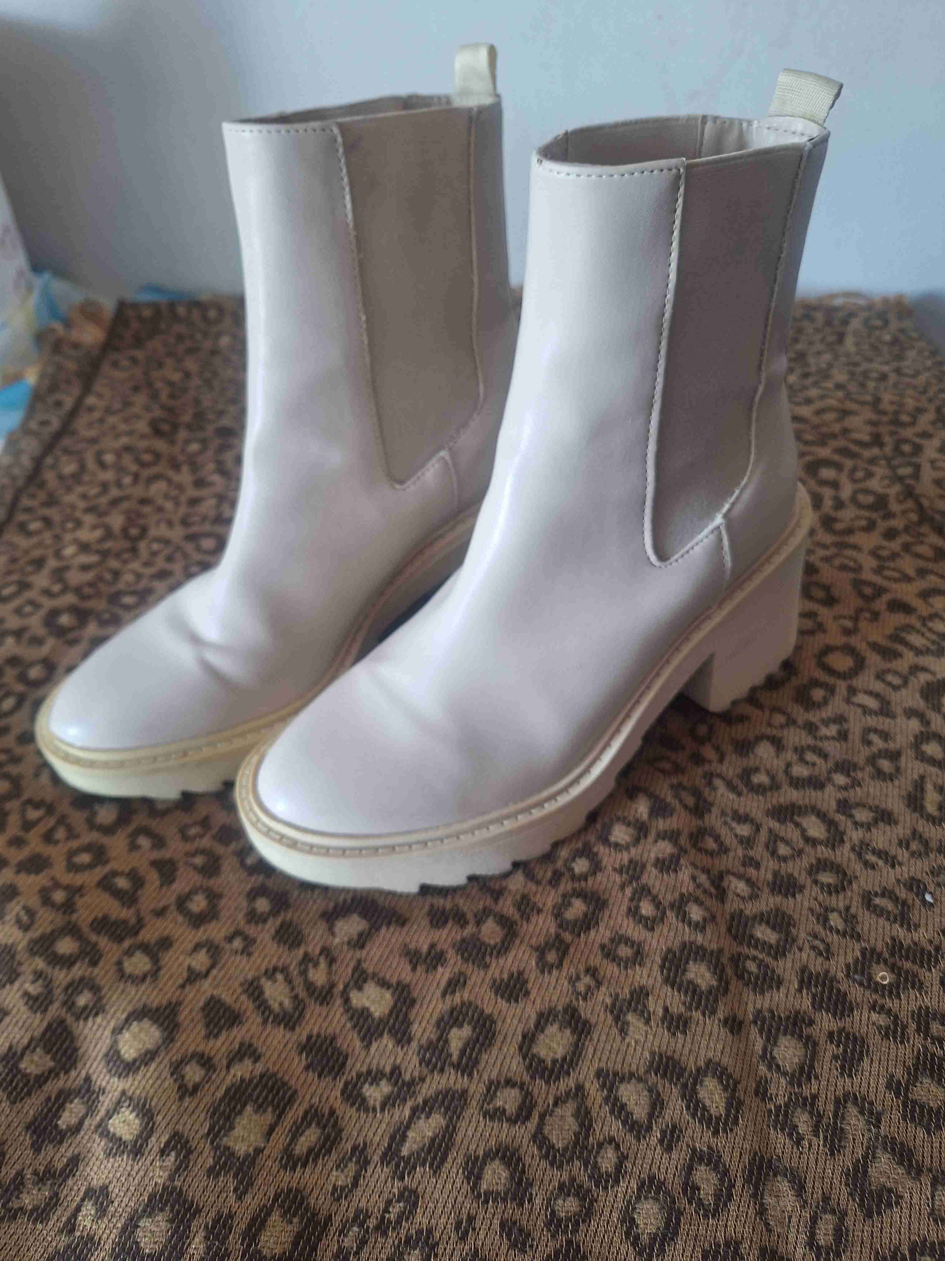 Botines blancos de cuero