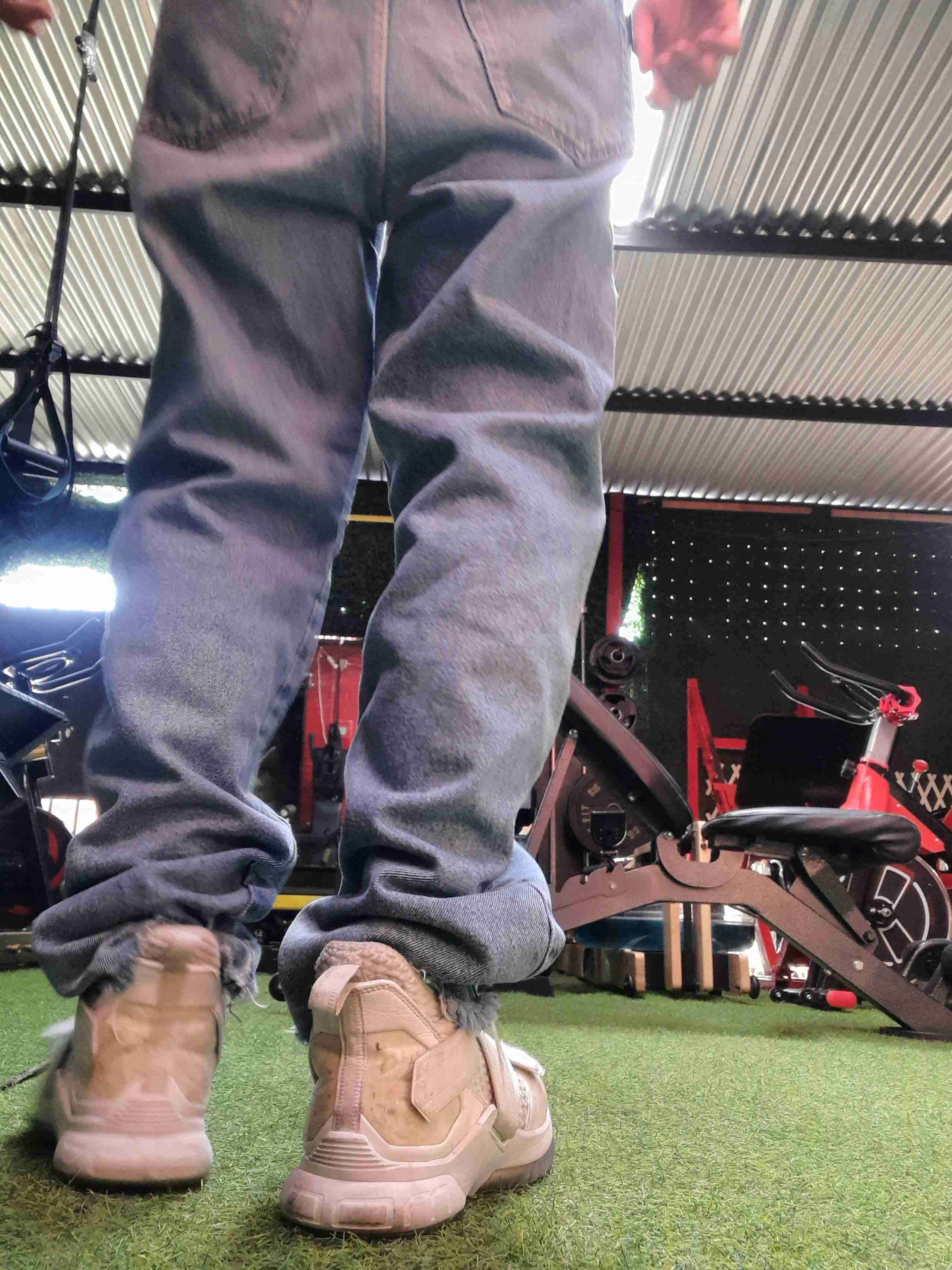 Jeans rectos gris. - miniatura 4