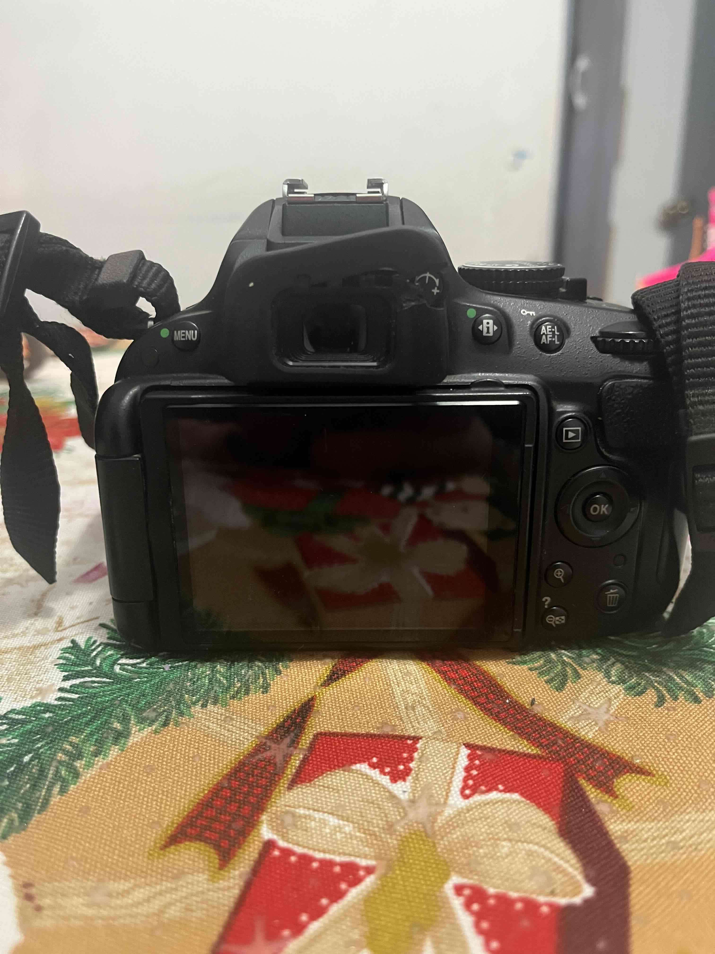 Cámara Nikon con lente zoom - miniatura 2