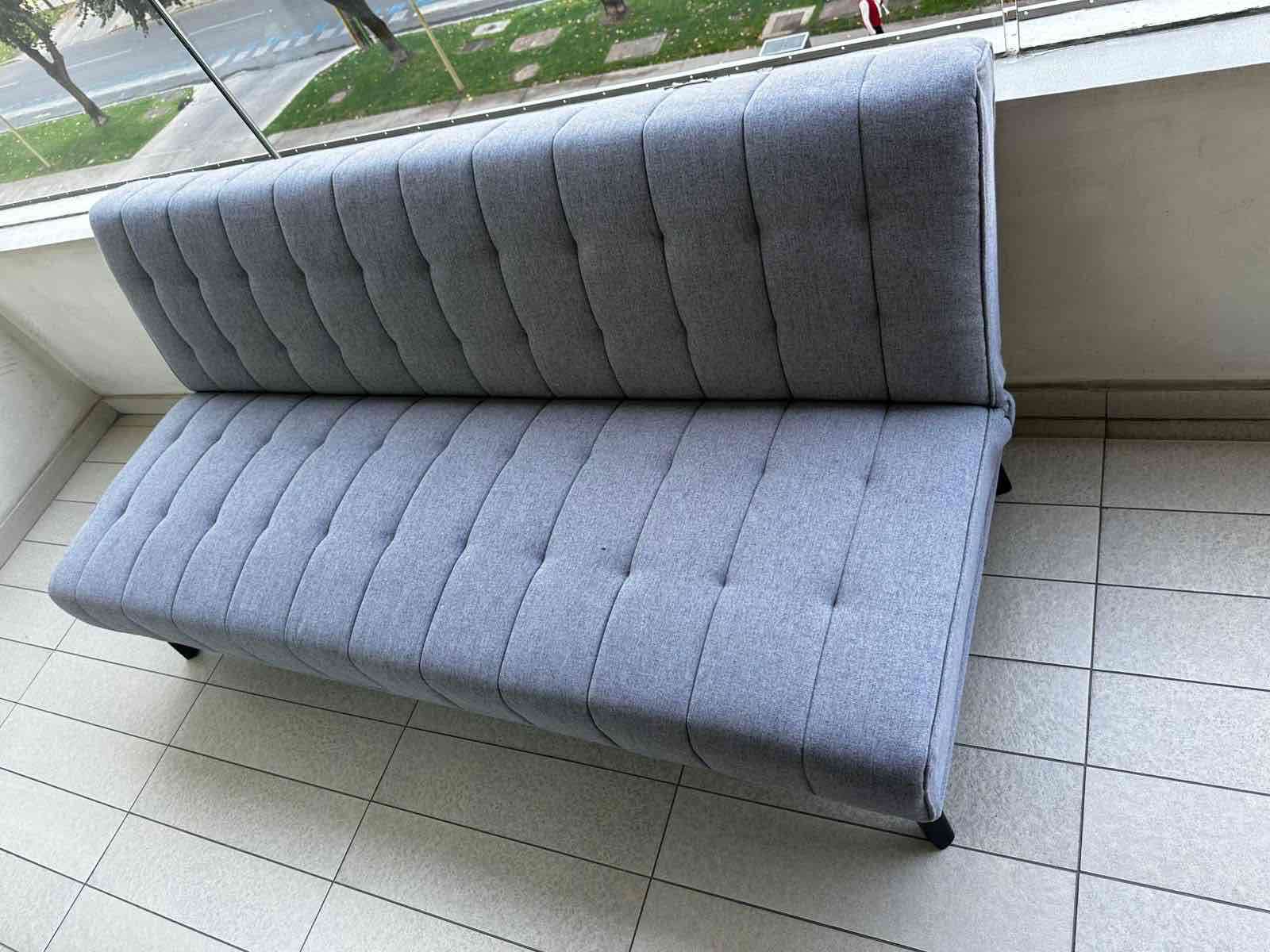 Sofá cama gris moderno