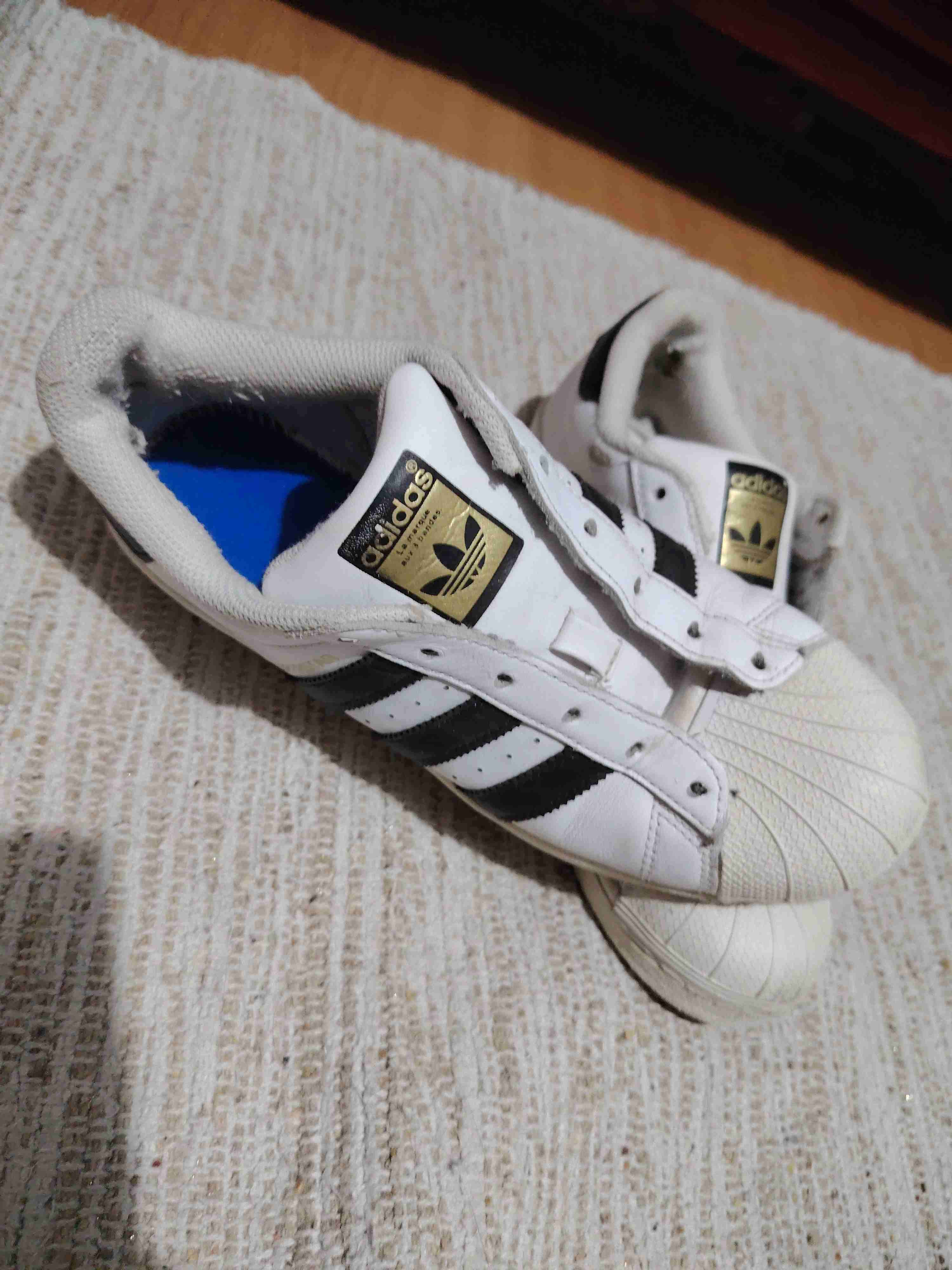 Zapatillas Adidas blancas y negras