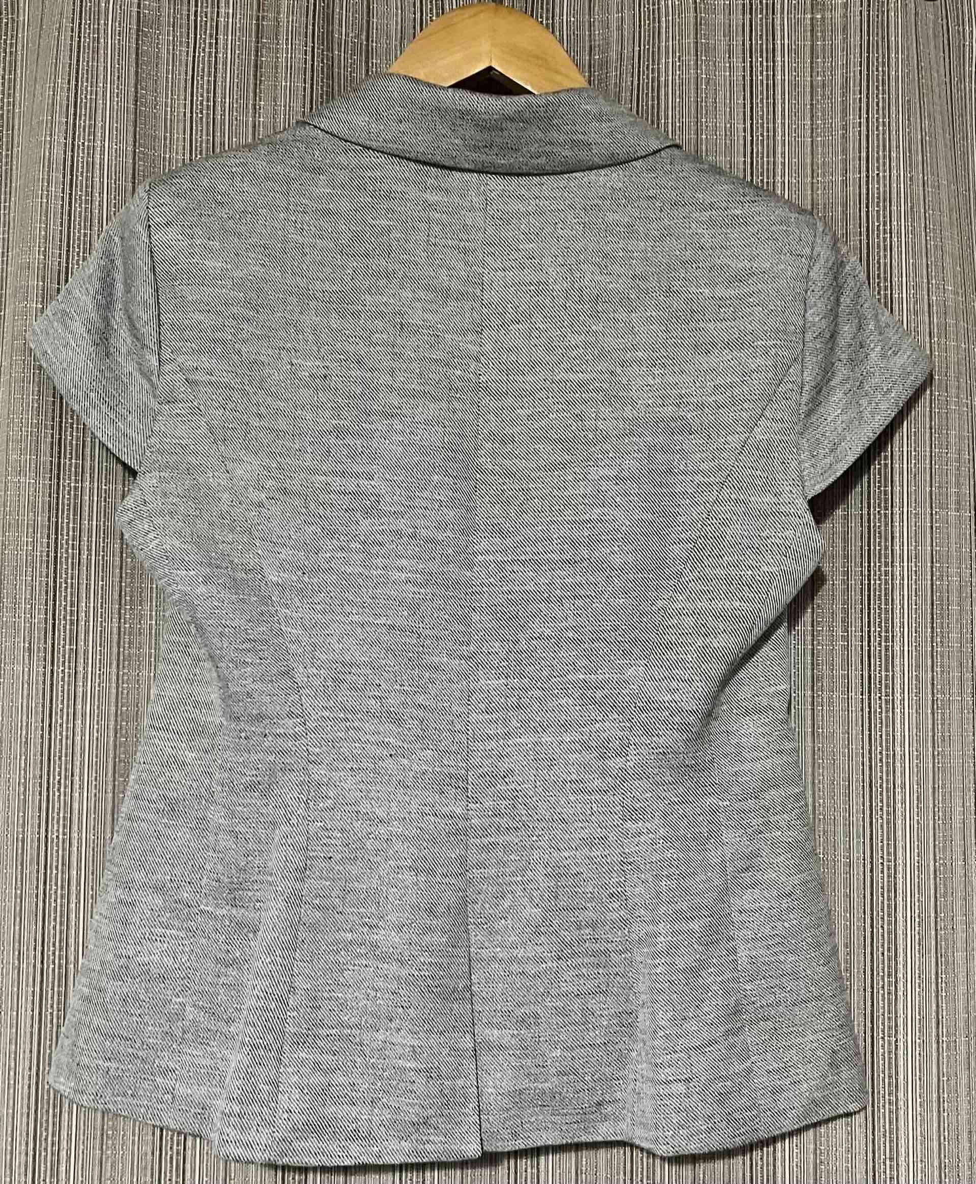 Blazer gris con manga corta - miniatura 2