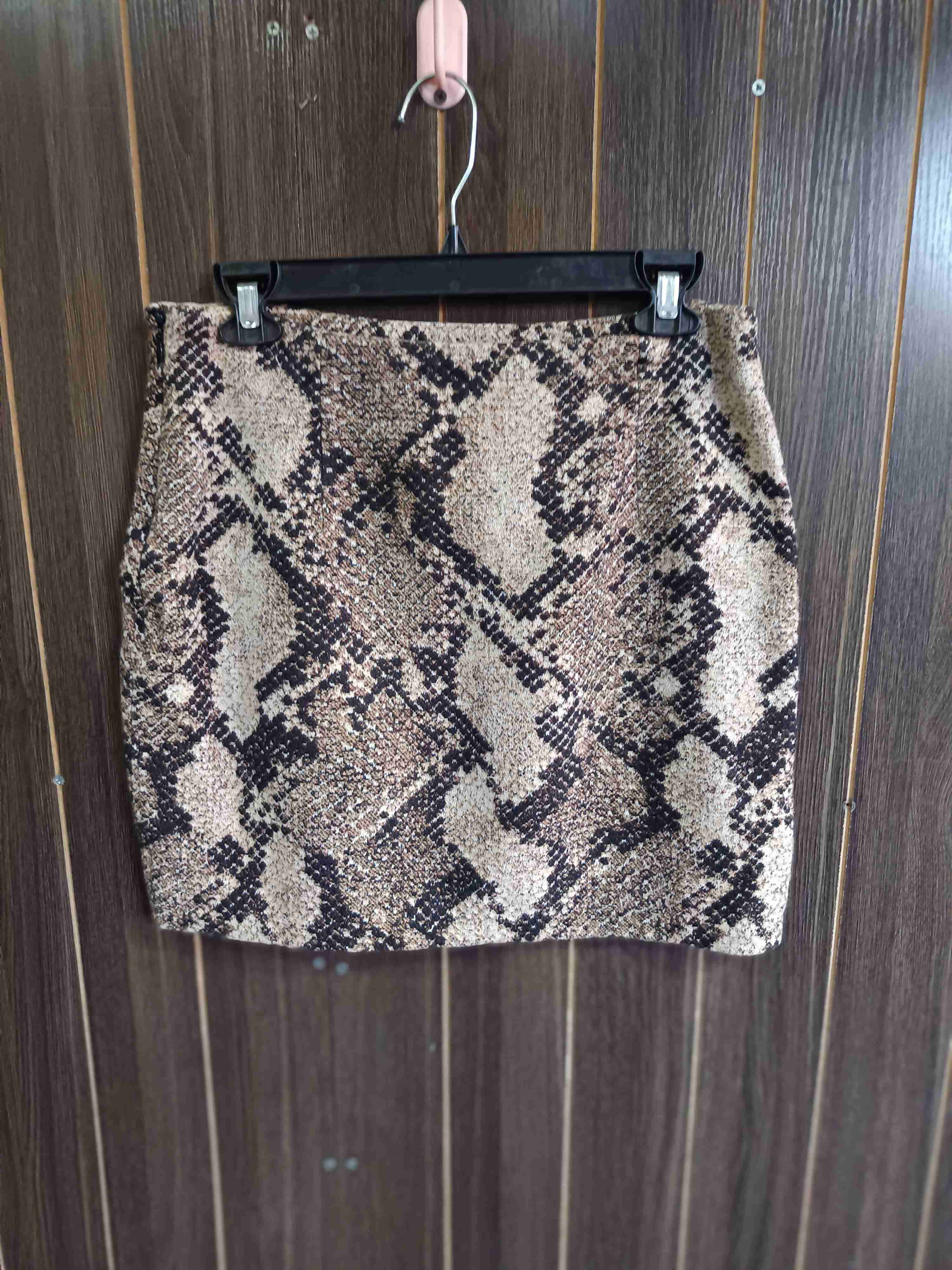 Falda corta estampado serpiente