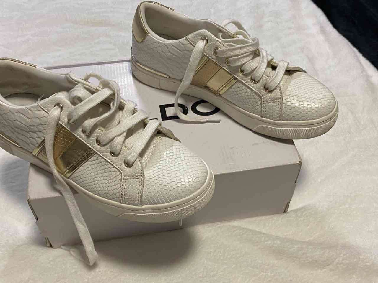 Zapatillas blancas con dorado - miniatura 2