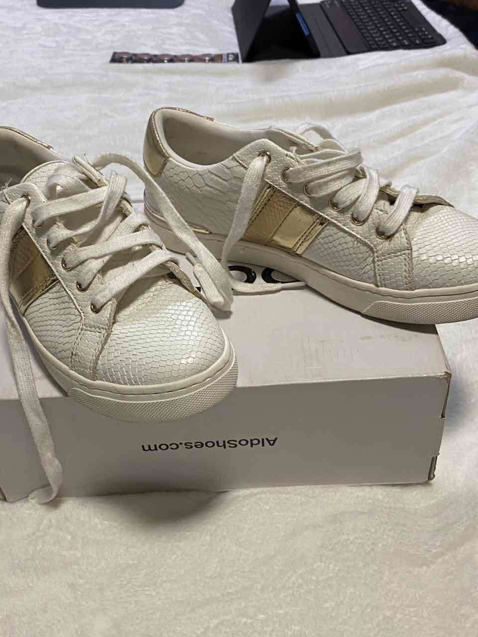 Zapatillas blancas con dorado - miniatura 3