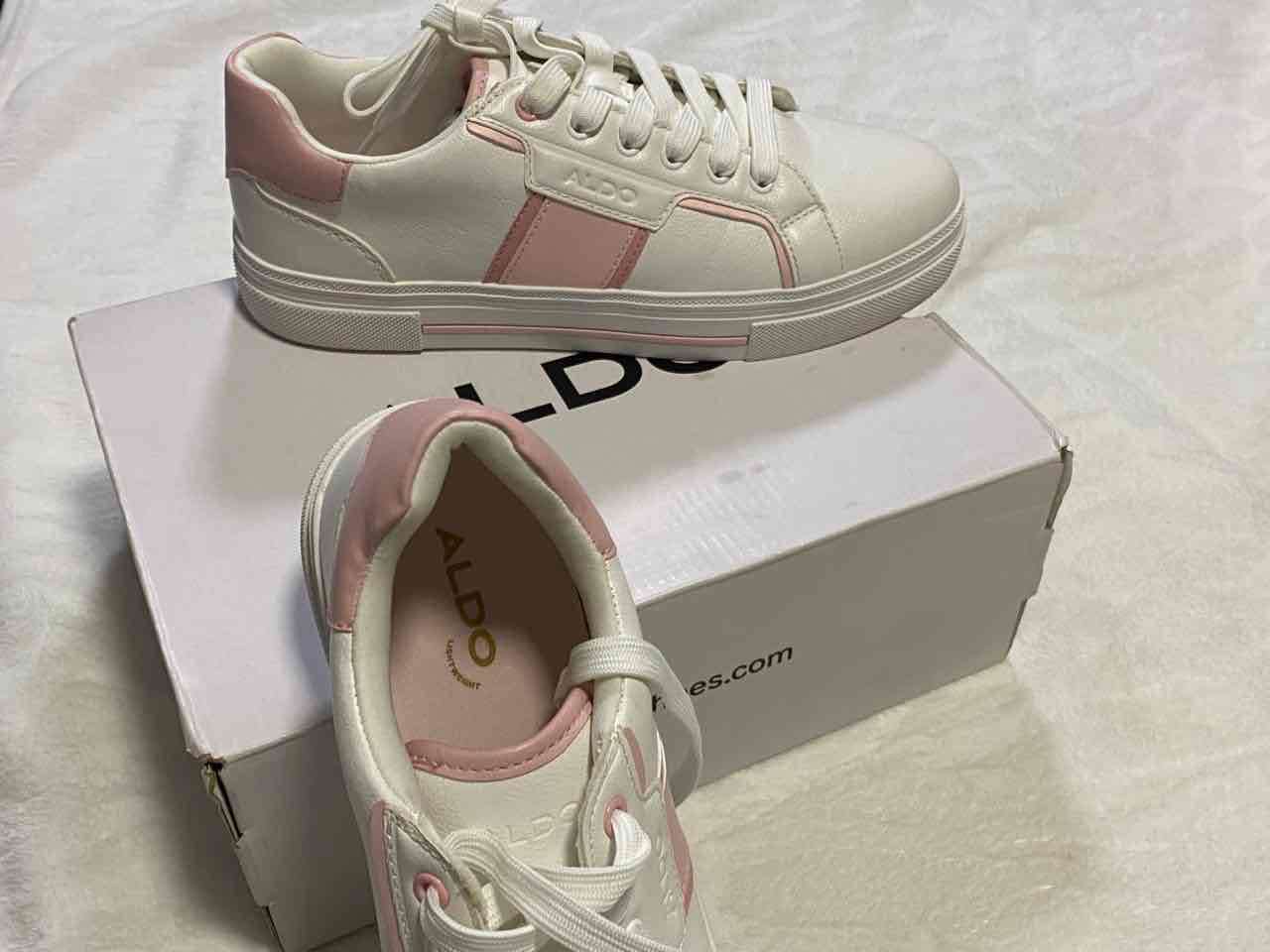 Zapatillas blancas con detalles rosados - miniatura 2