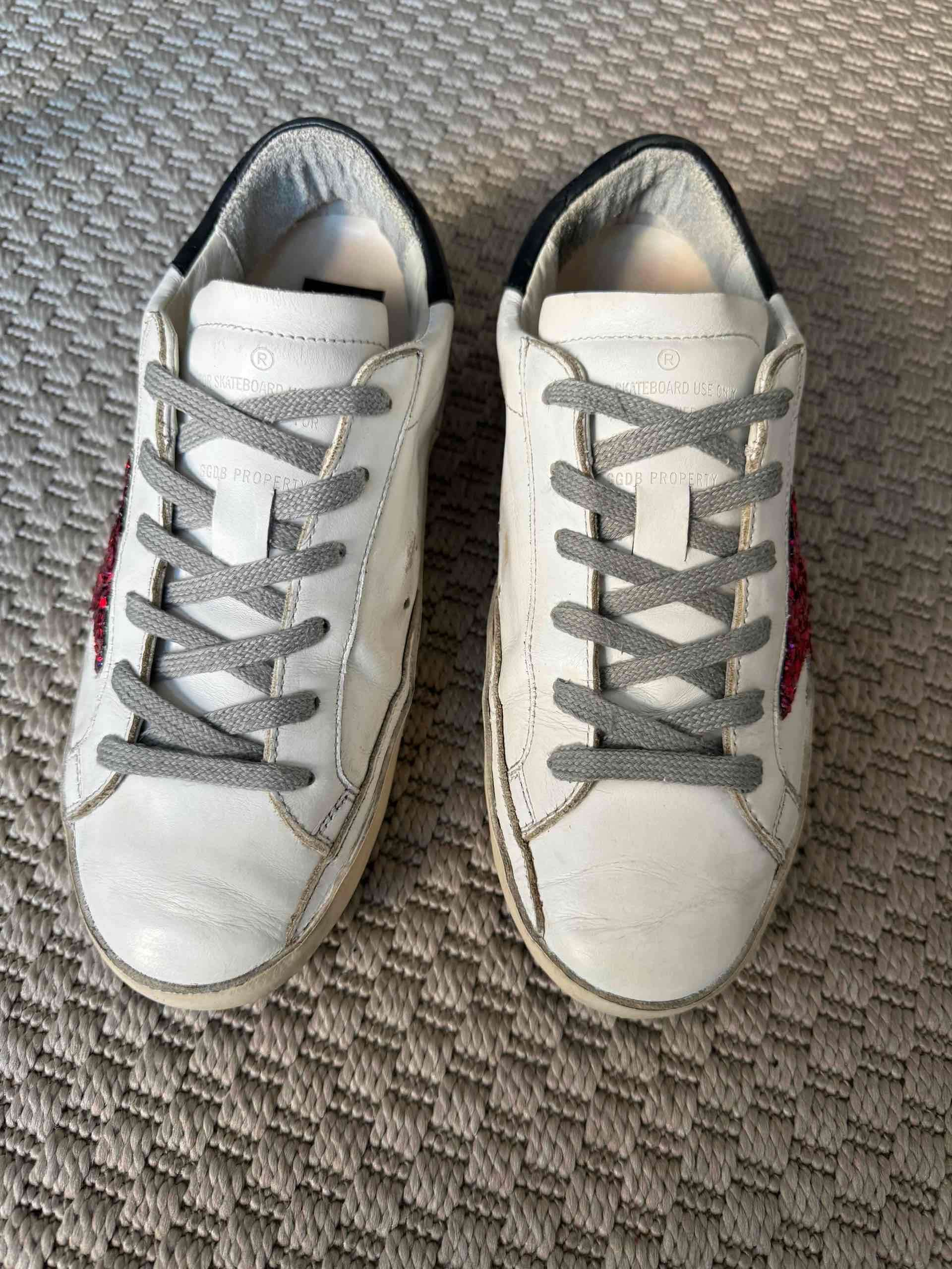 Zapatillas blancas con estrella - miniatura 2