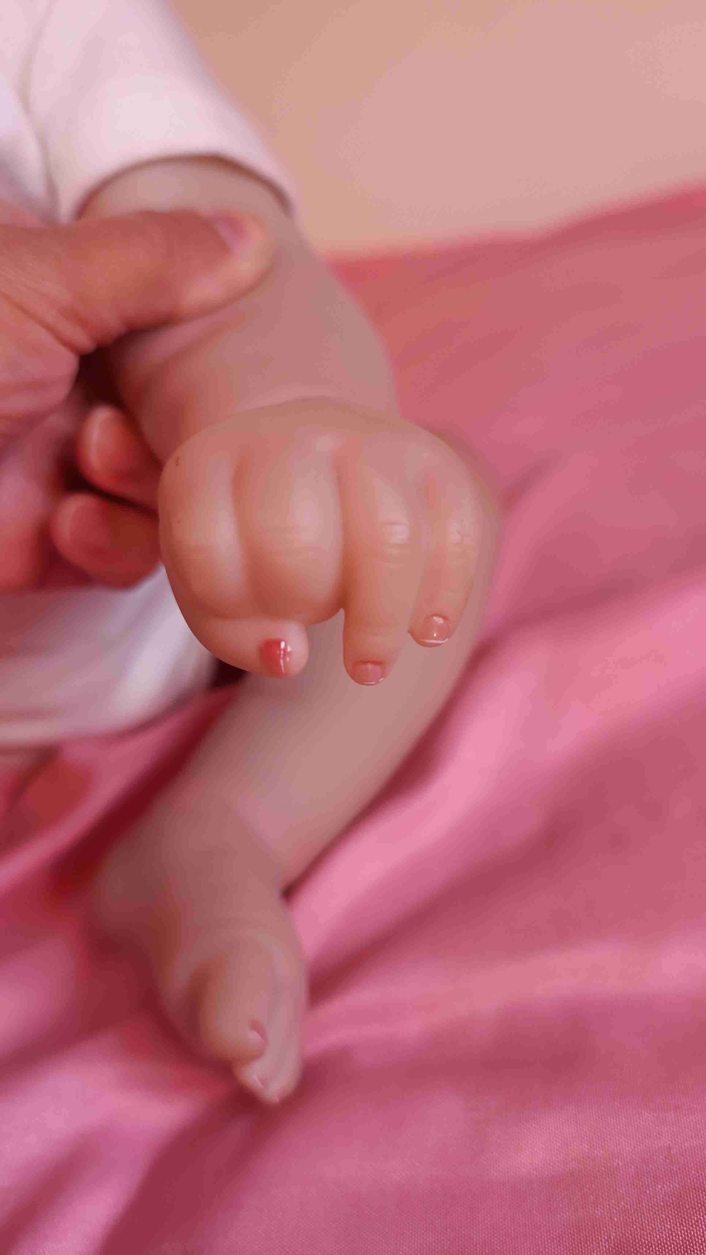 Muñeca bebé reborn - miniatura 4